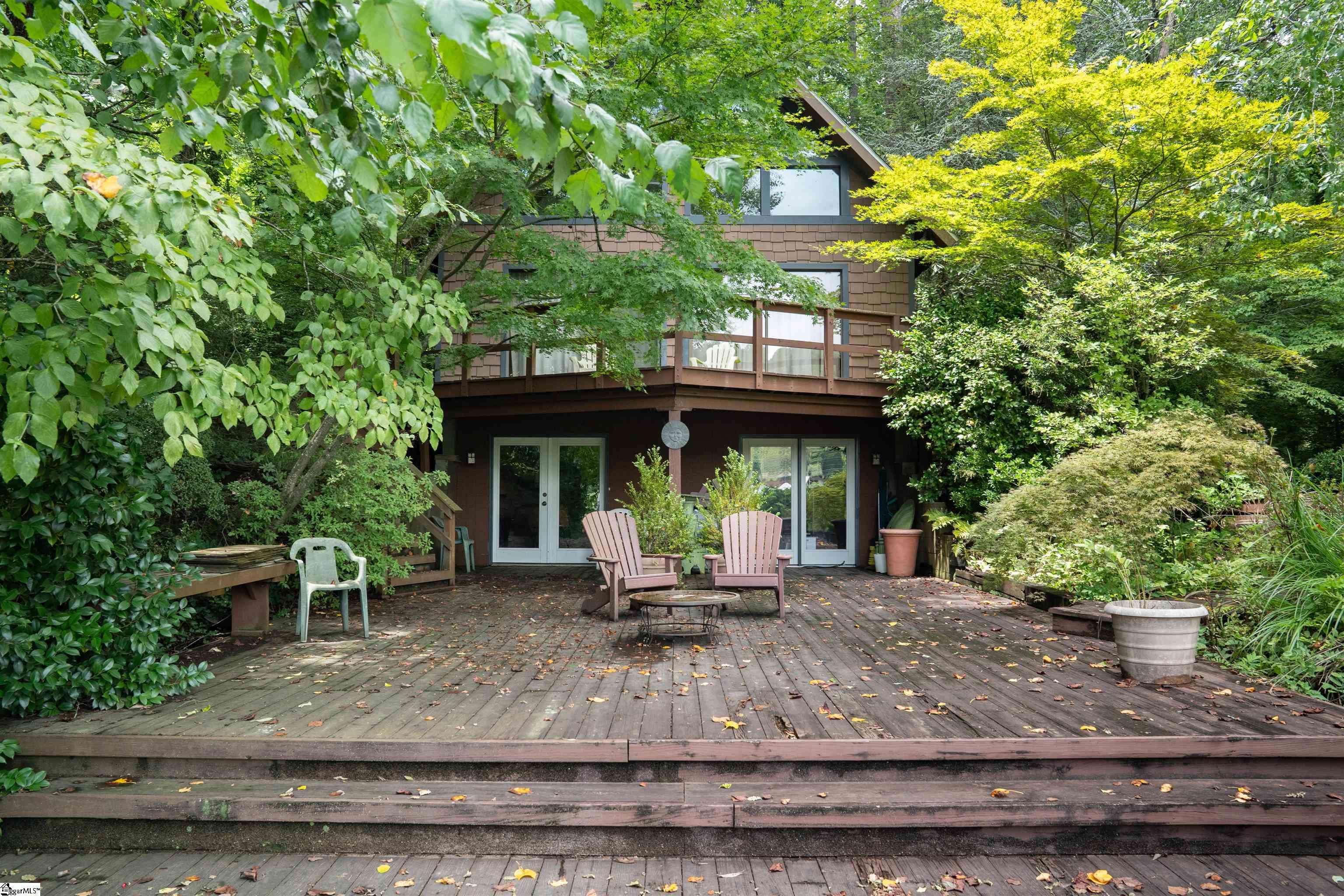 1516 W Lakeshore Drive Landrum, SC 29356