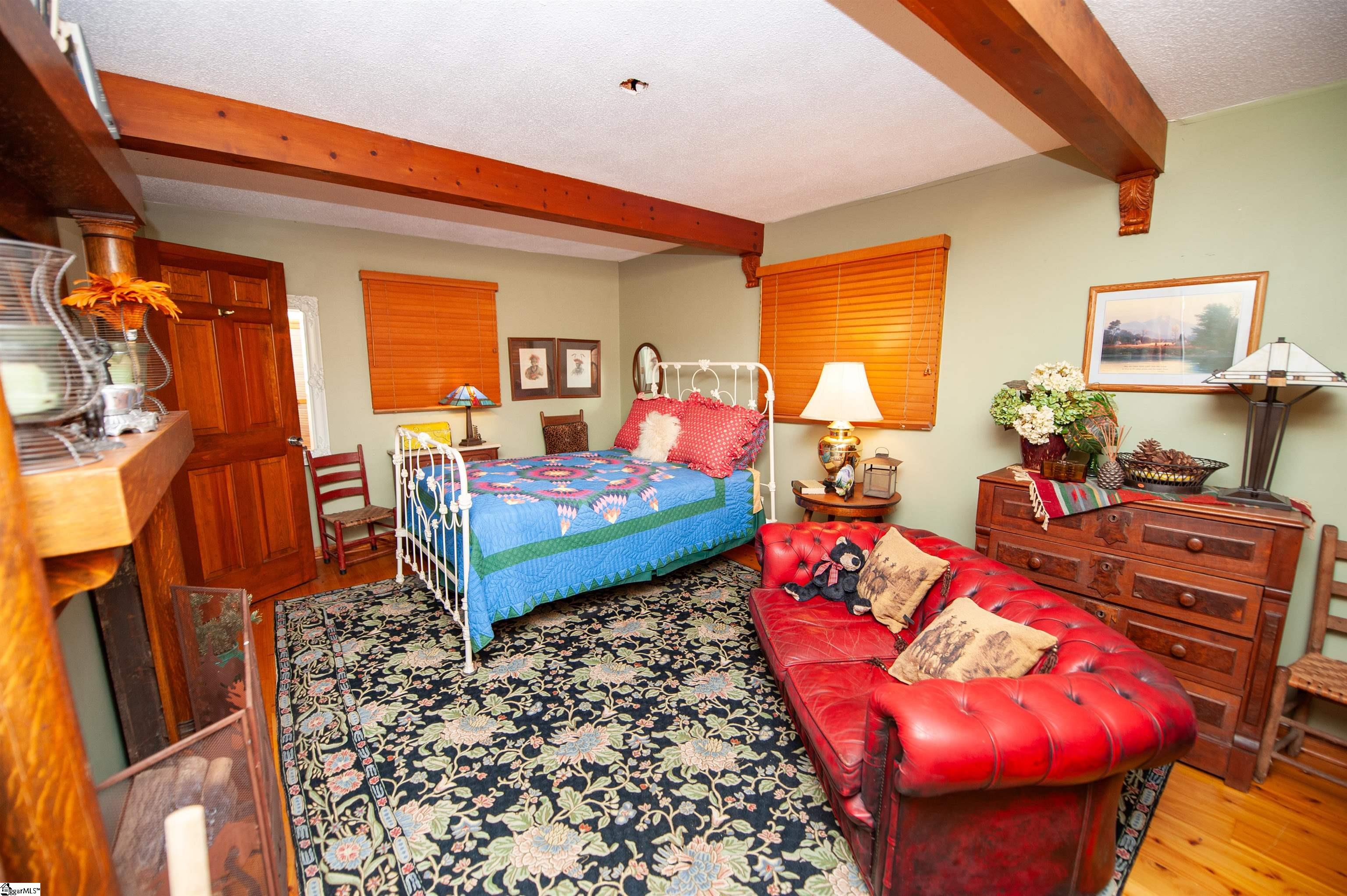 1516 W Lakeshore Drive Landrum, SC 29356