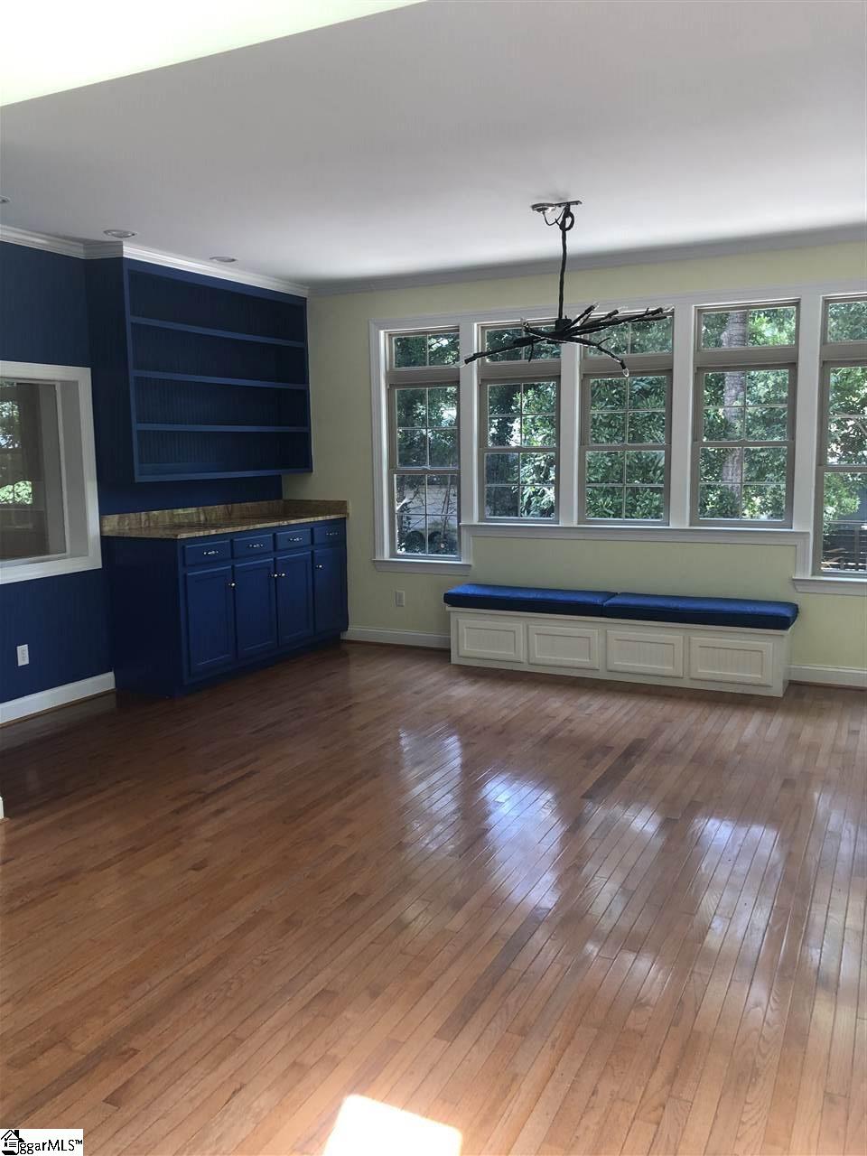 13 Victory Avenue Greenville, SC 29601