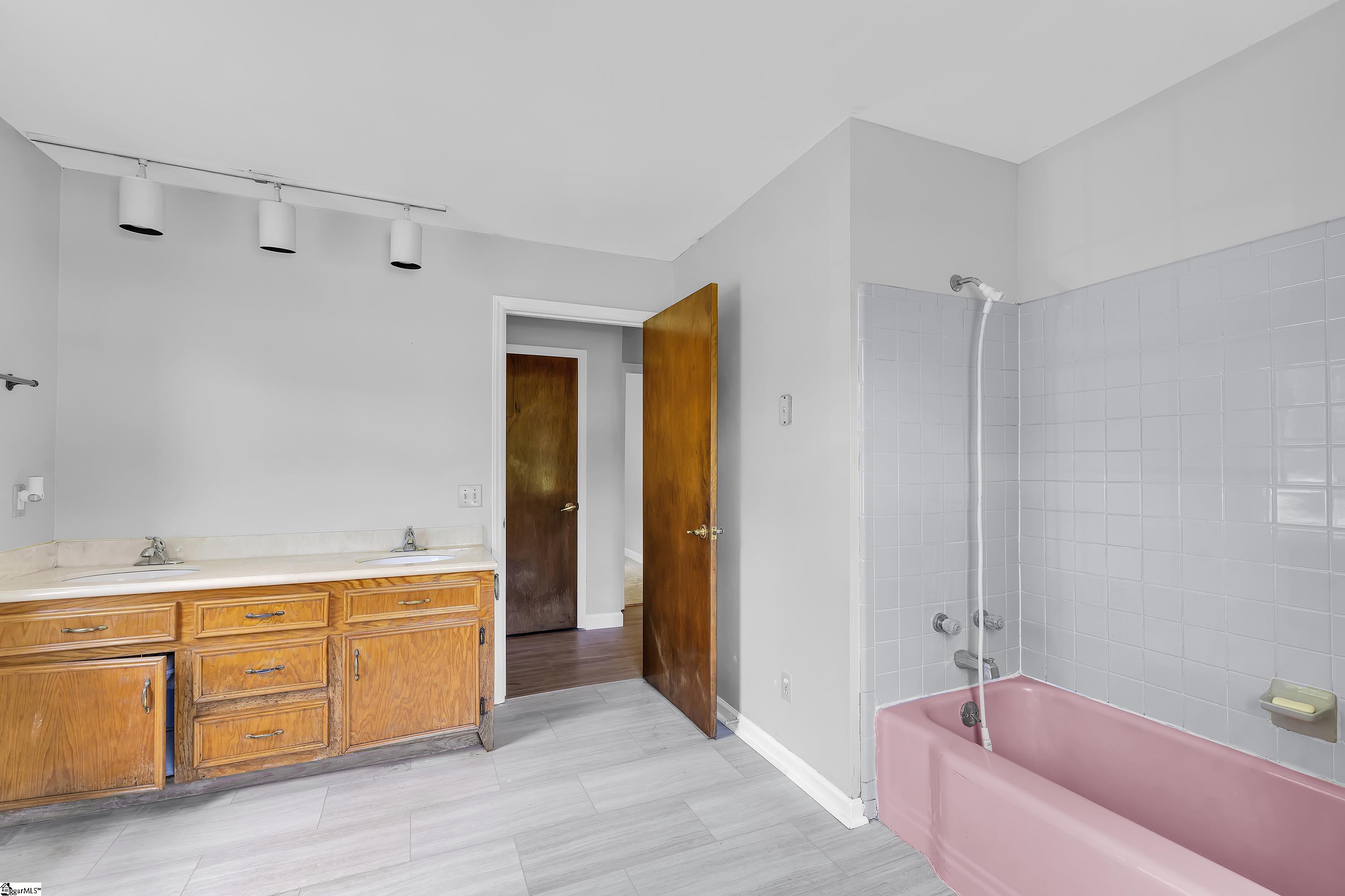 23 Riverview Circle Greenville, SC 29611