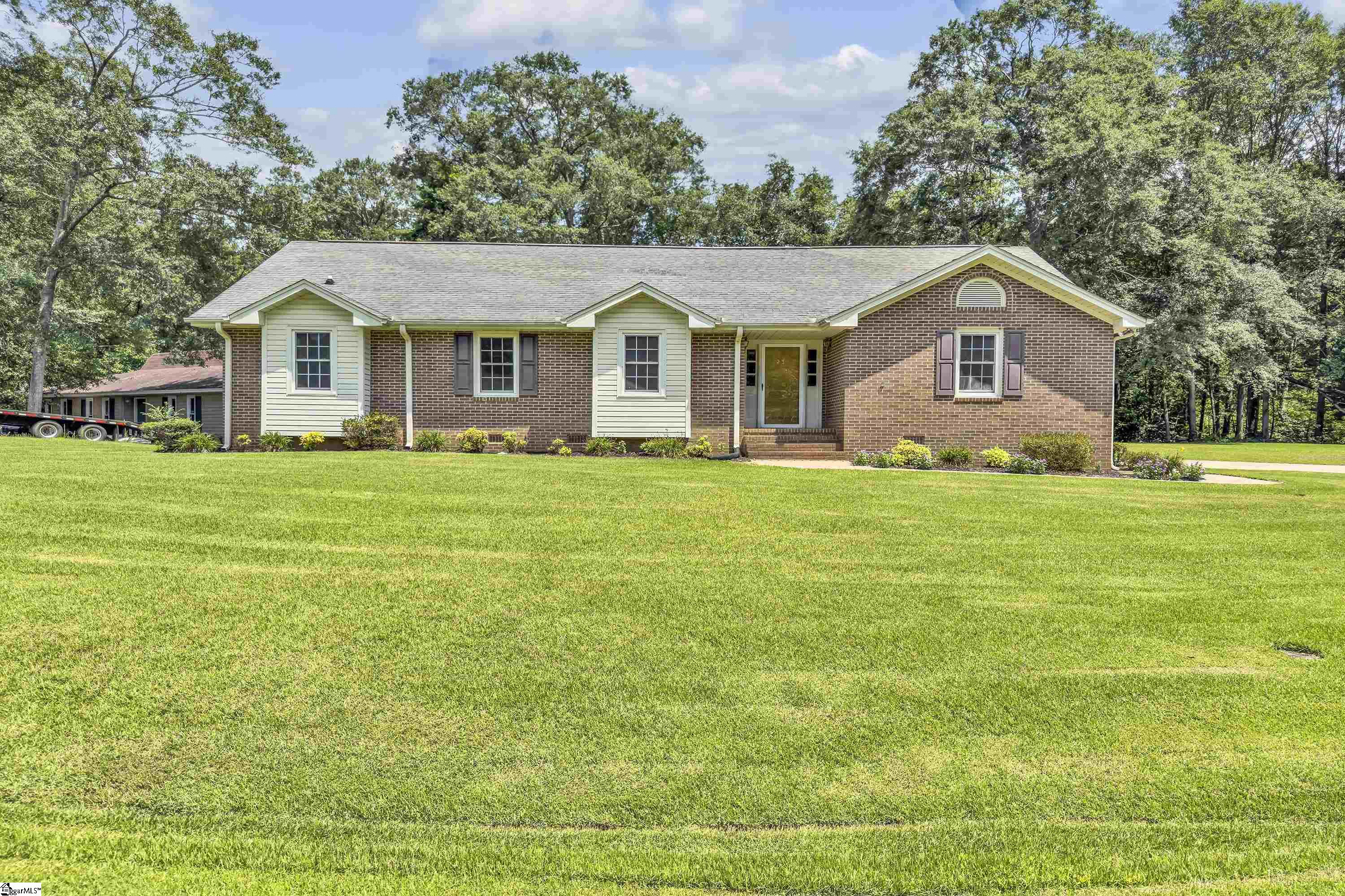 23 Riverview Circle Greenville, SC 29611