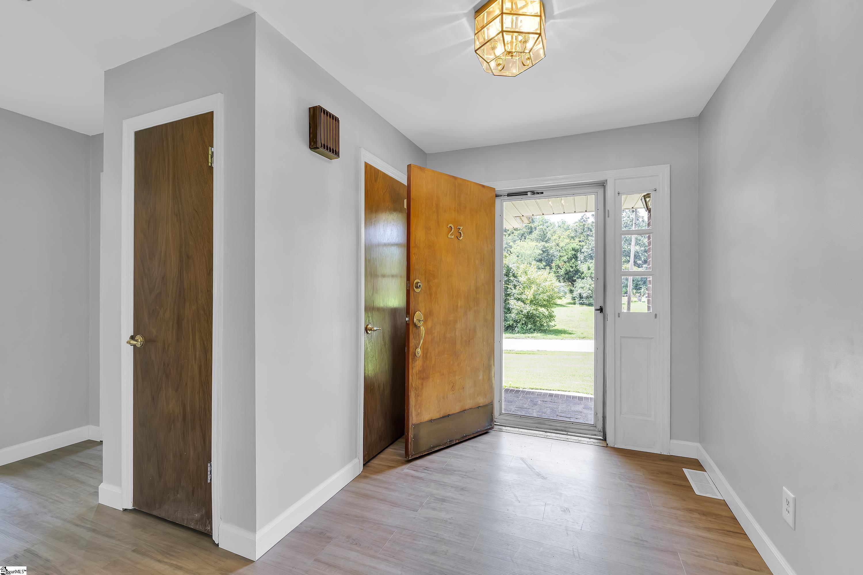 23 Riverview Circle Greenville, SC 29611