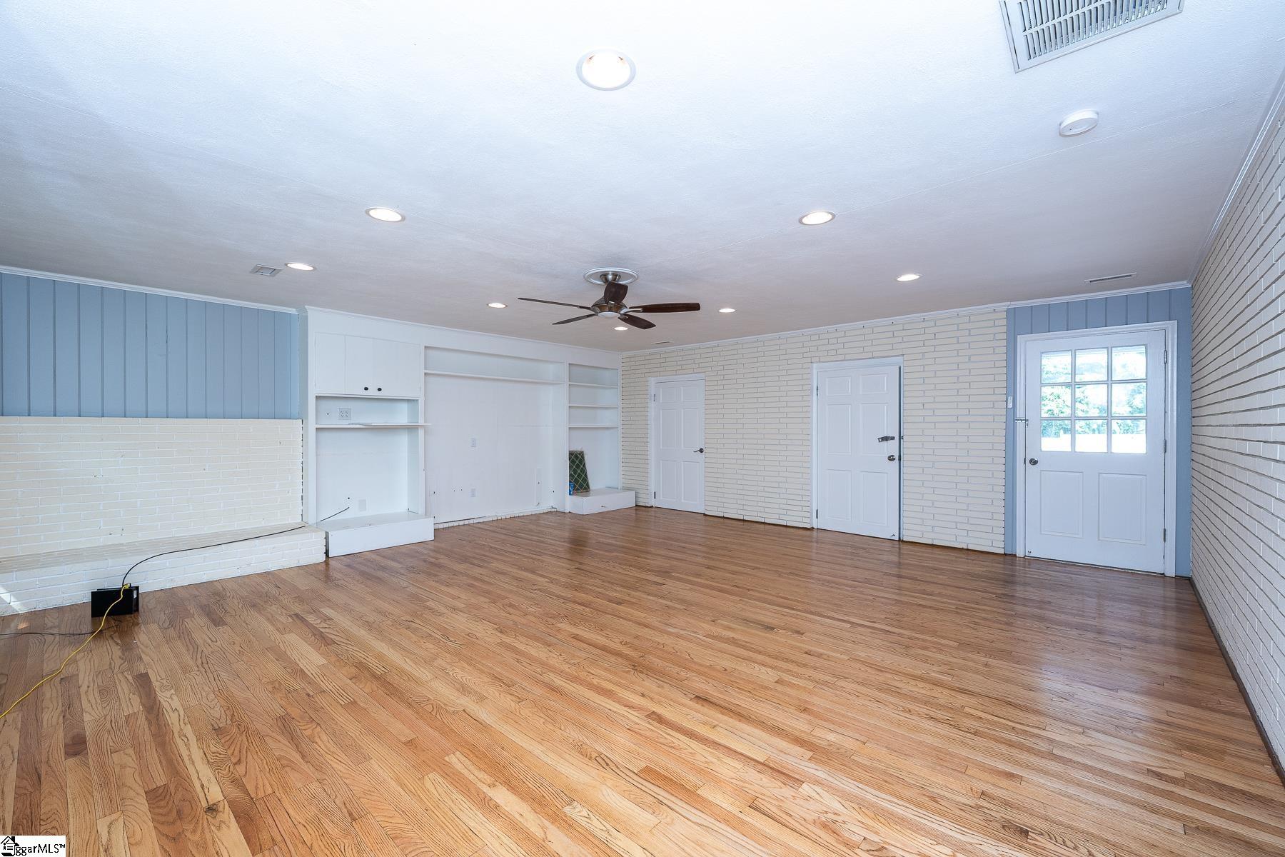 216 Maxine Street Spartanburg, SC 29307