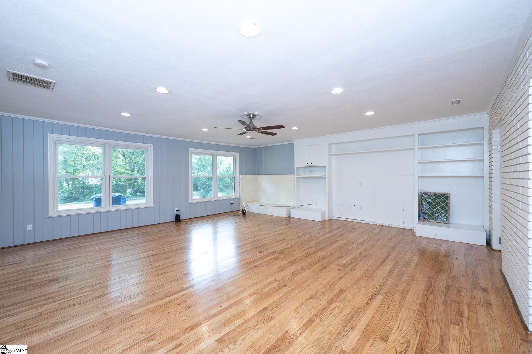 216 Maxine Street Spartanburg, SC 29307