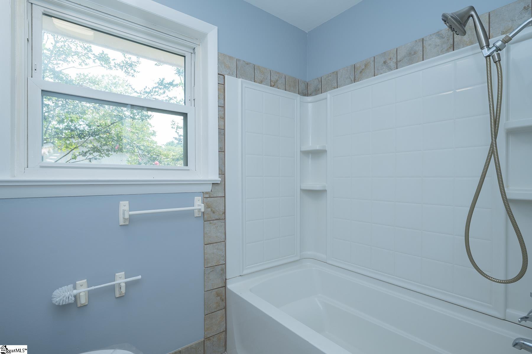 216 Maxine Street Spartanburg, SC 29307
