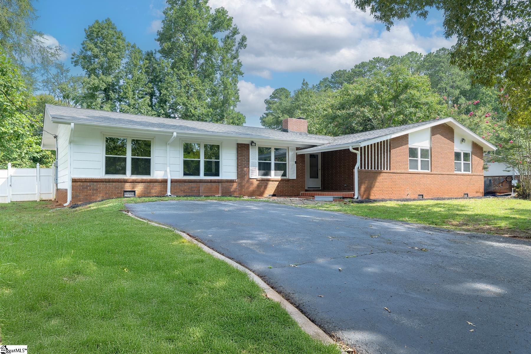 216 Maxine Street Spartanburg, SC 29307
