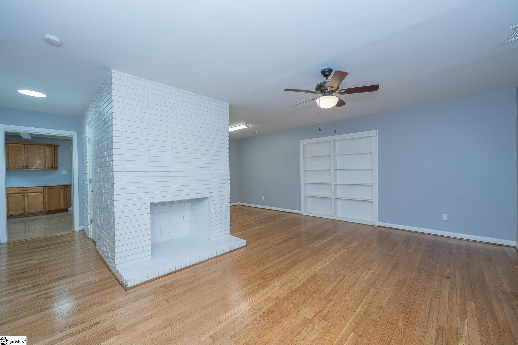 216 Maxine Street Spartanburg, SC 29307