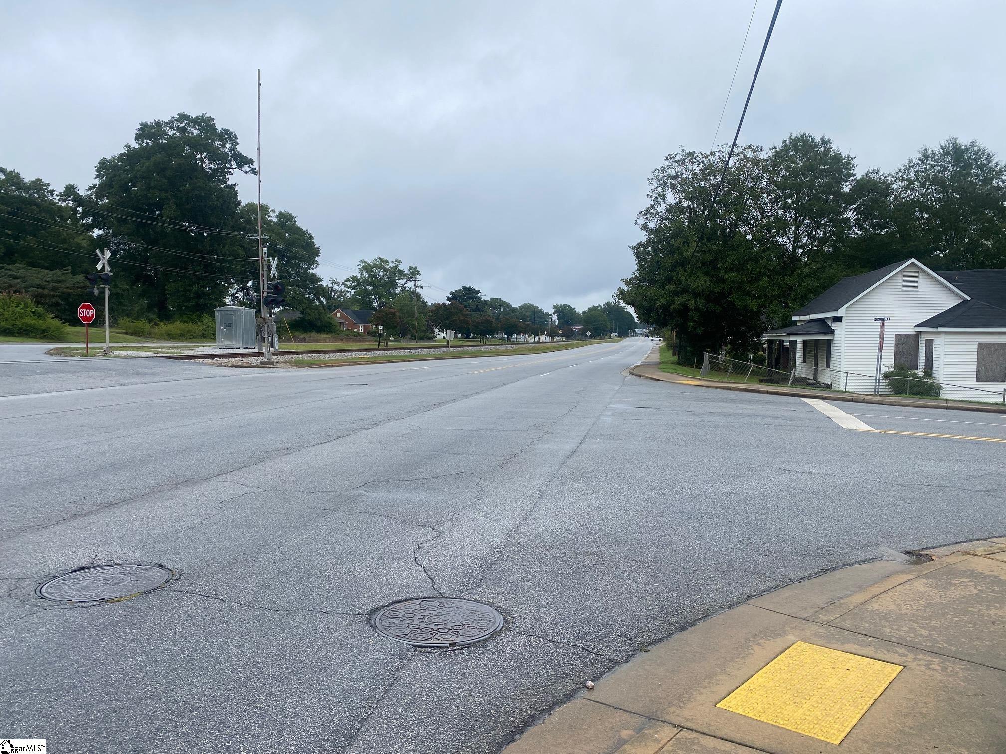 601 W Carolina Avenue Clinton, SC 29325