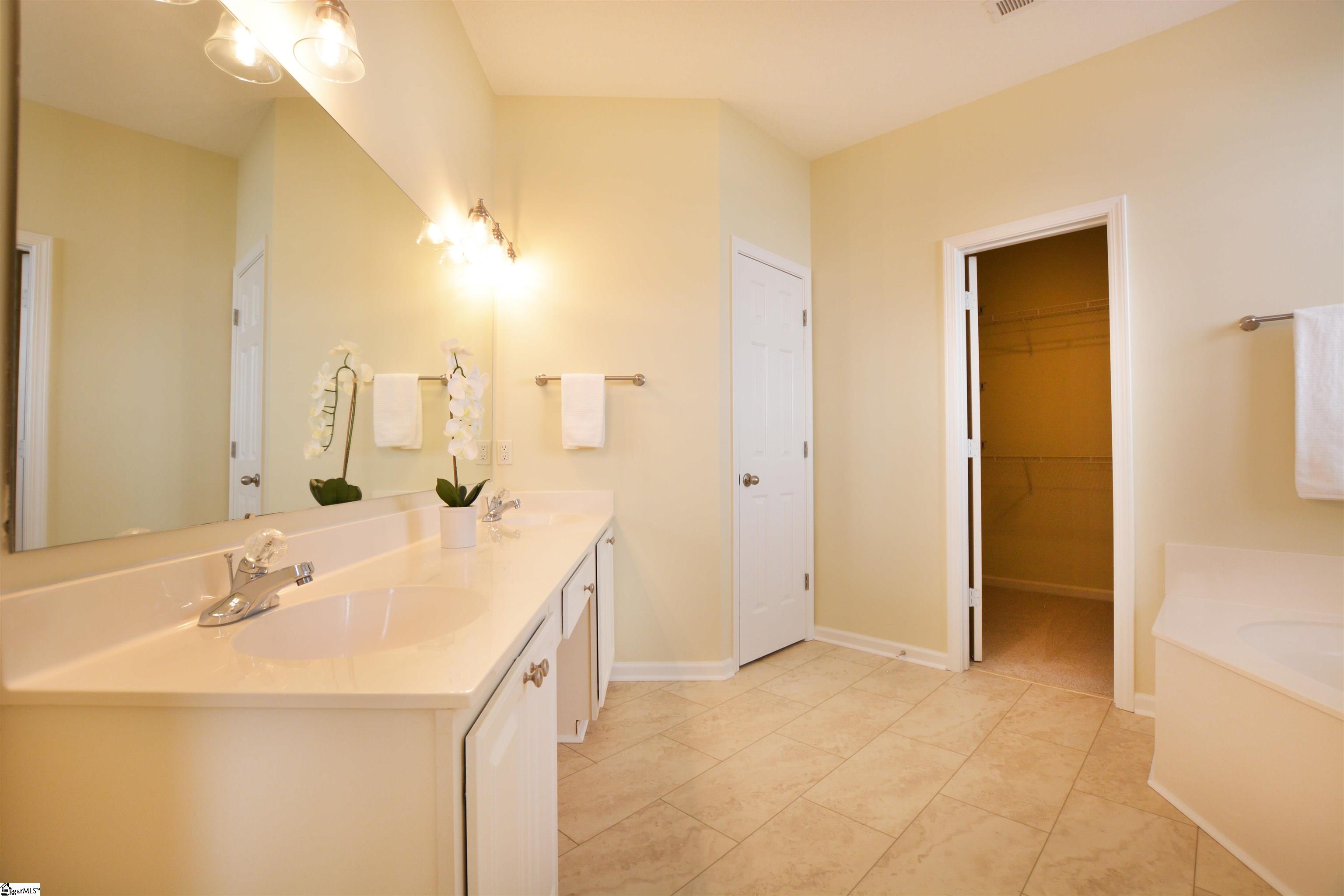 7 Meadowlands Way Greenville, SC 29615