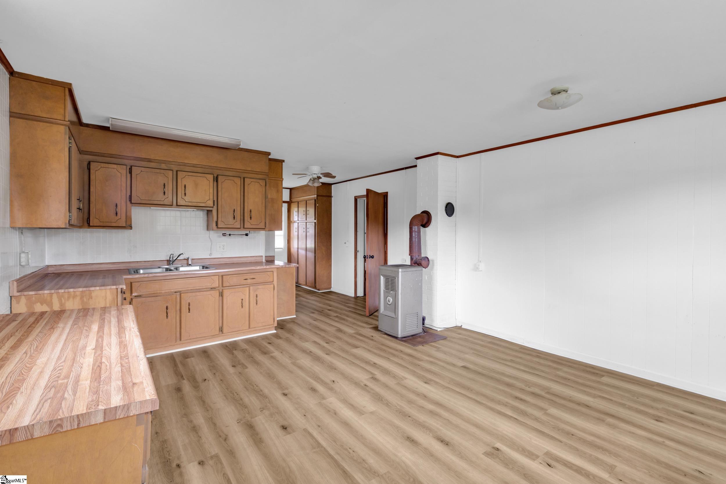 916 Old Saluda Dam Road Easley, SC 29640-7382