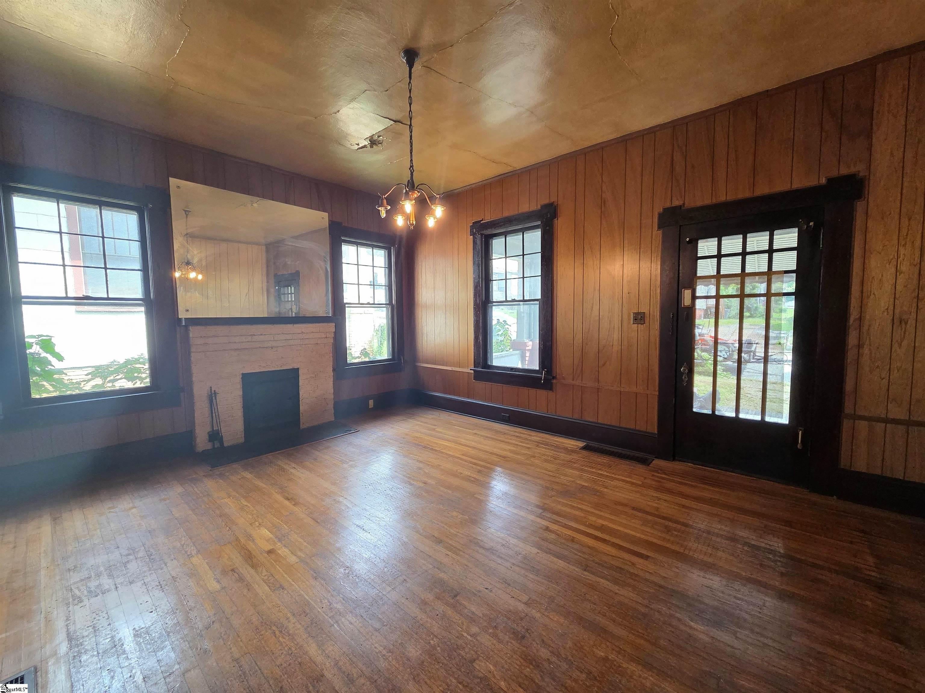 290 Hydrick Street Spartanburg, SC 29306