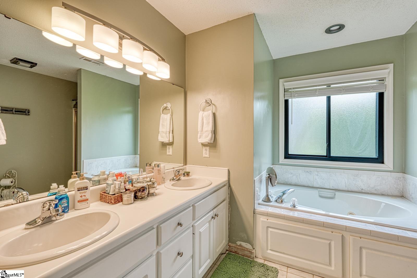 331 Vivians Court Woodruff, SC 29388