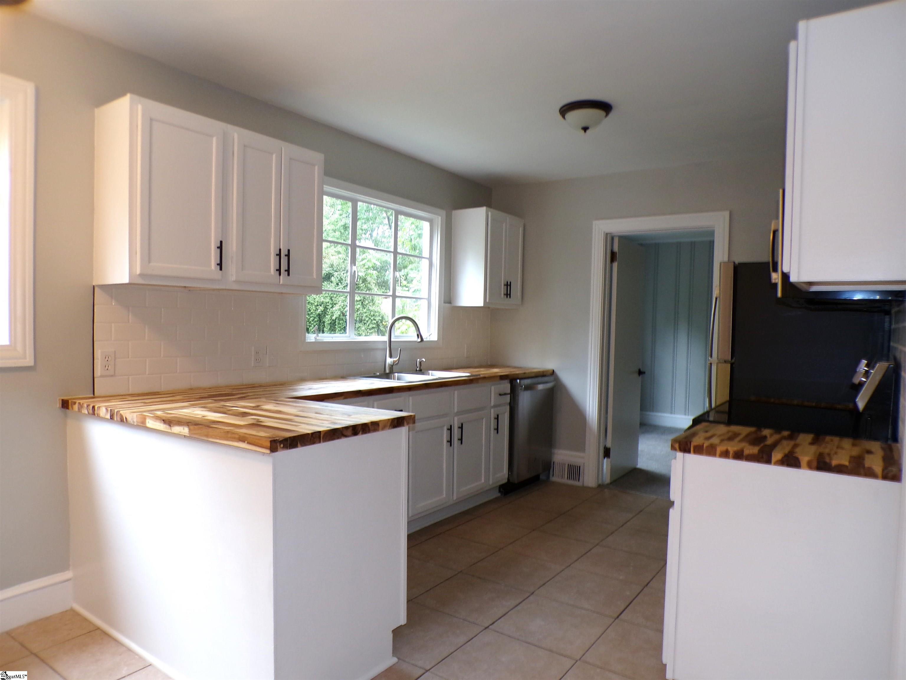 320 Briarwood Road Spartanburg, SC 29301