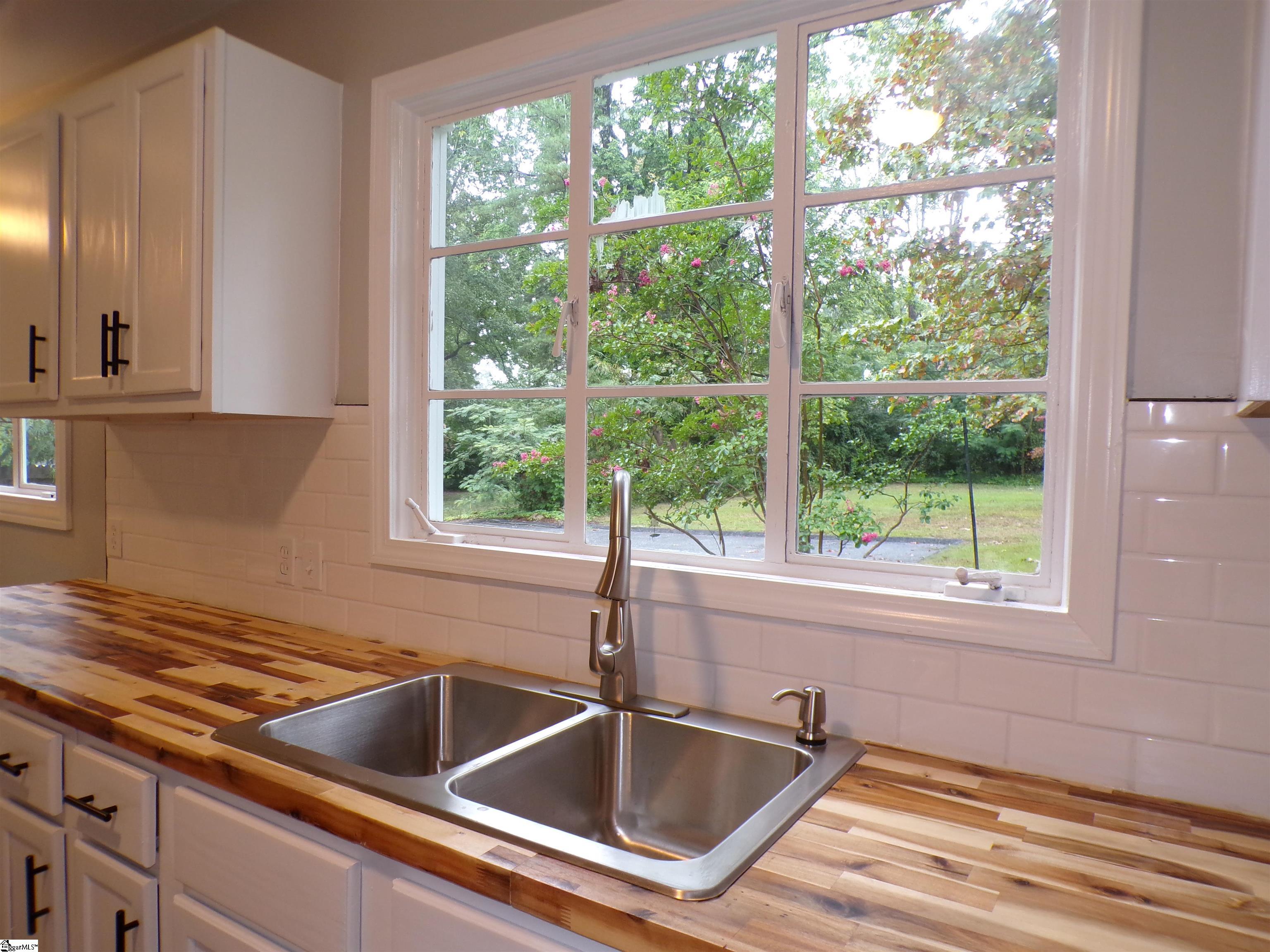 320 Briarwood Road Spartanburg, SC 29301