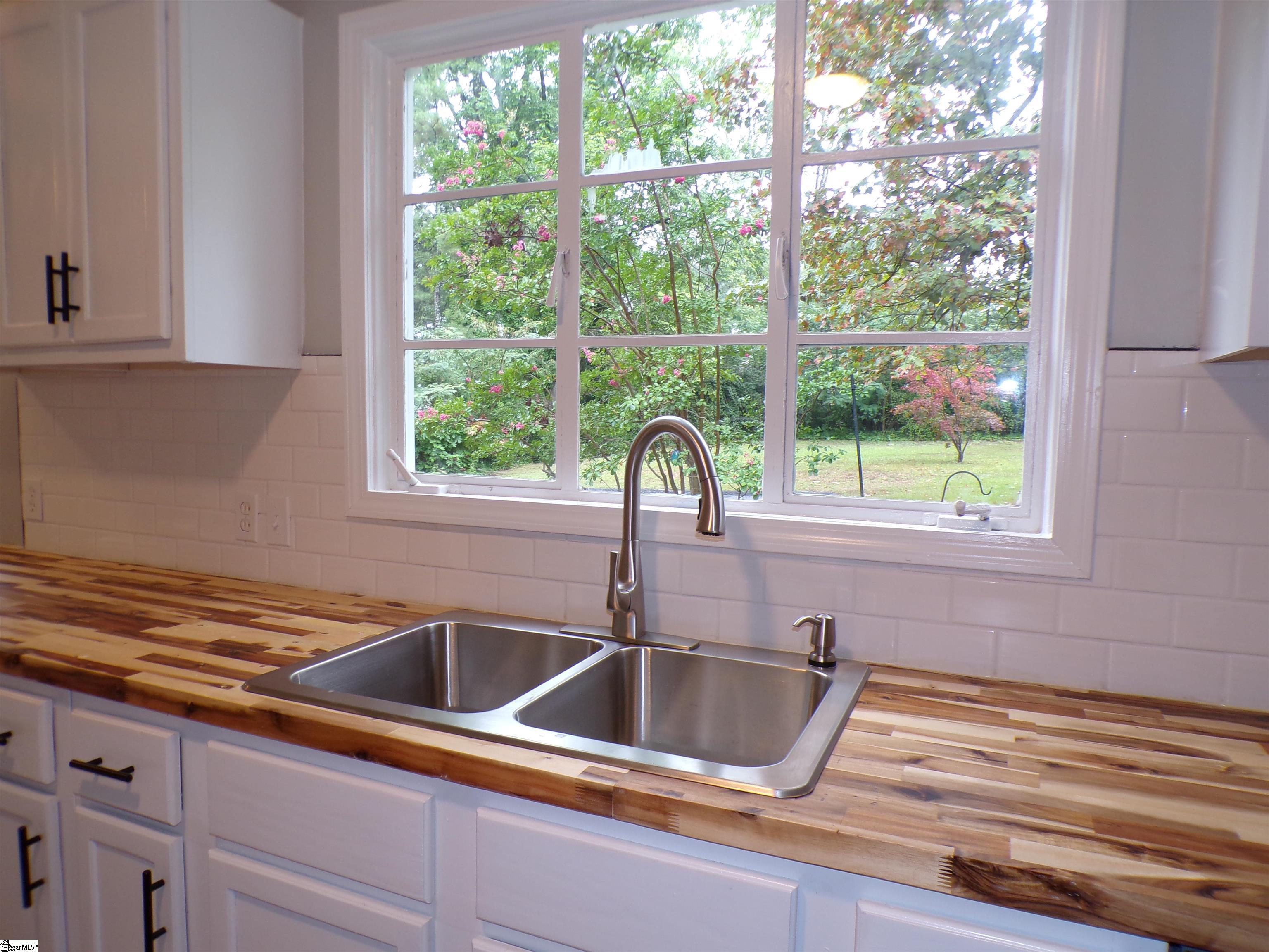 320 Briarwood Road Spartanburg, SC 29301