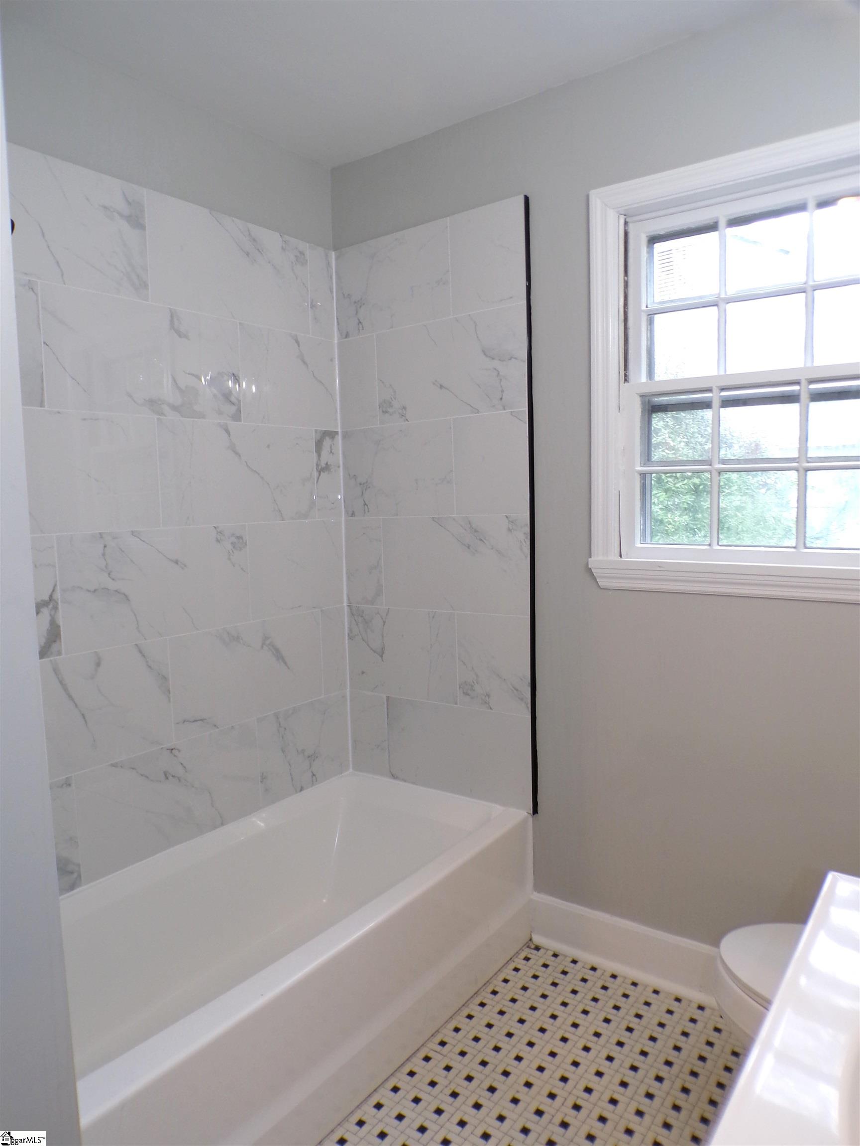 320 Briarwood Road Spartanburg, SC 29301