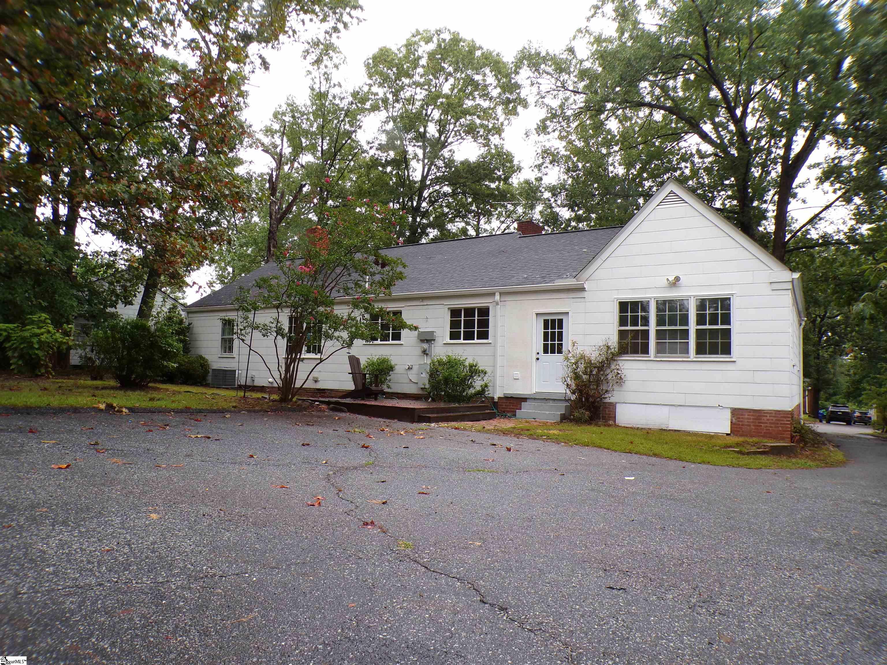320 Briarwood Road Spartanburg, SC 29301