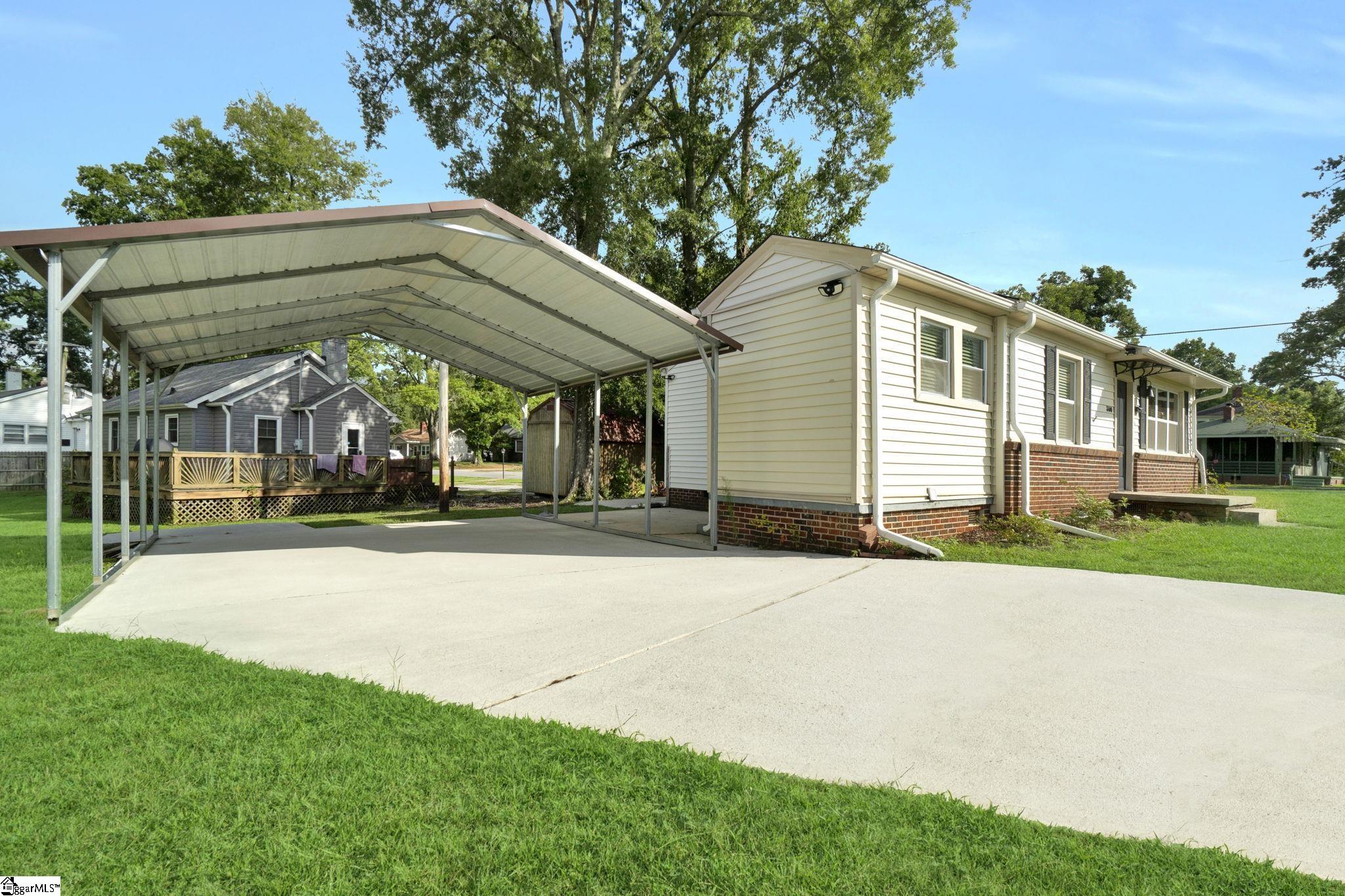 300 N Adair Street Clinton, SC 29325