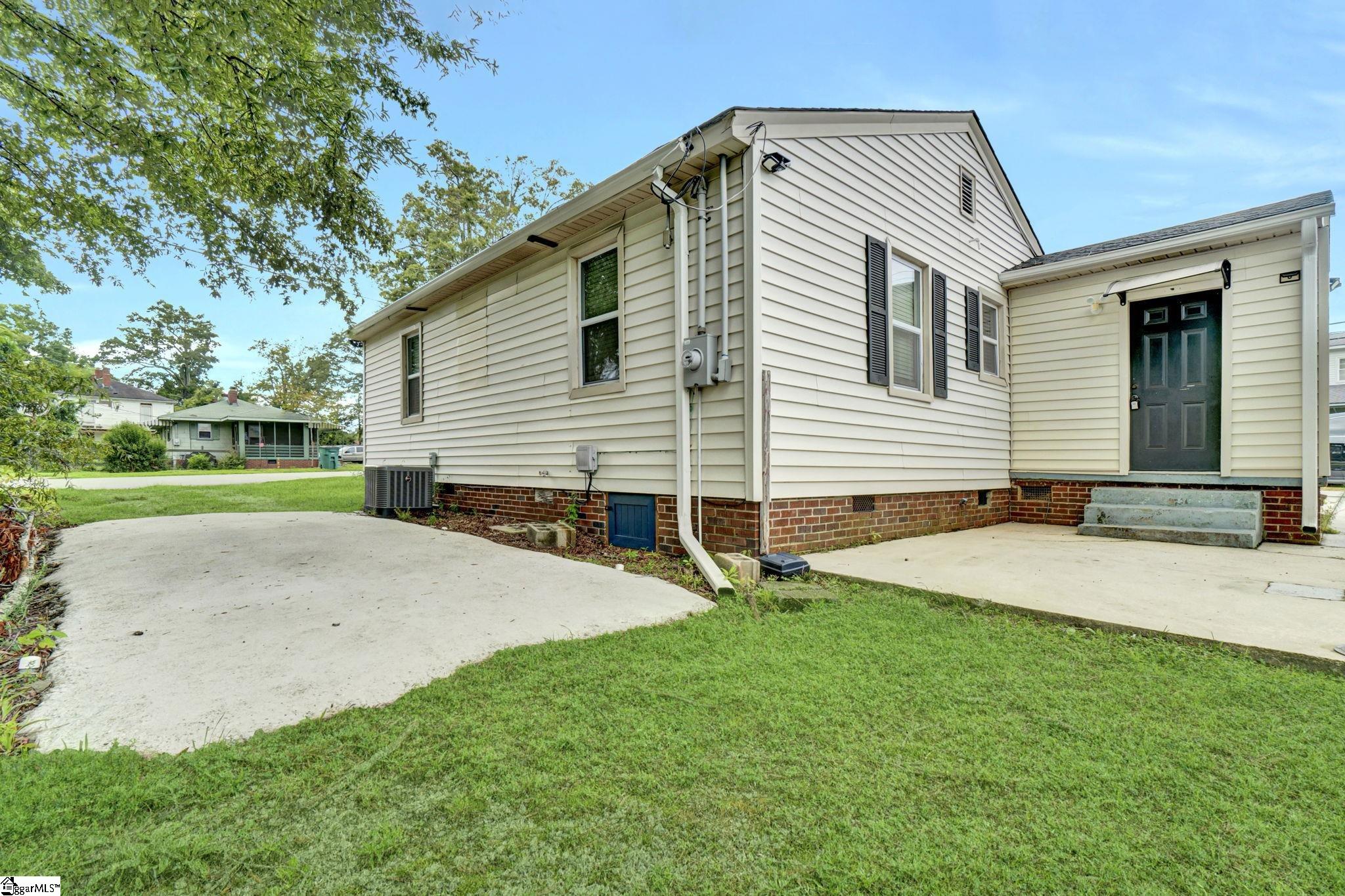 300 N Adair Street Clinton, SC 29325