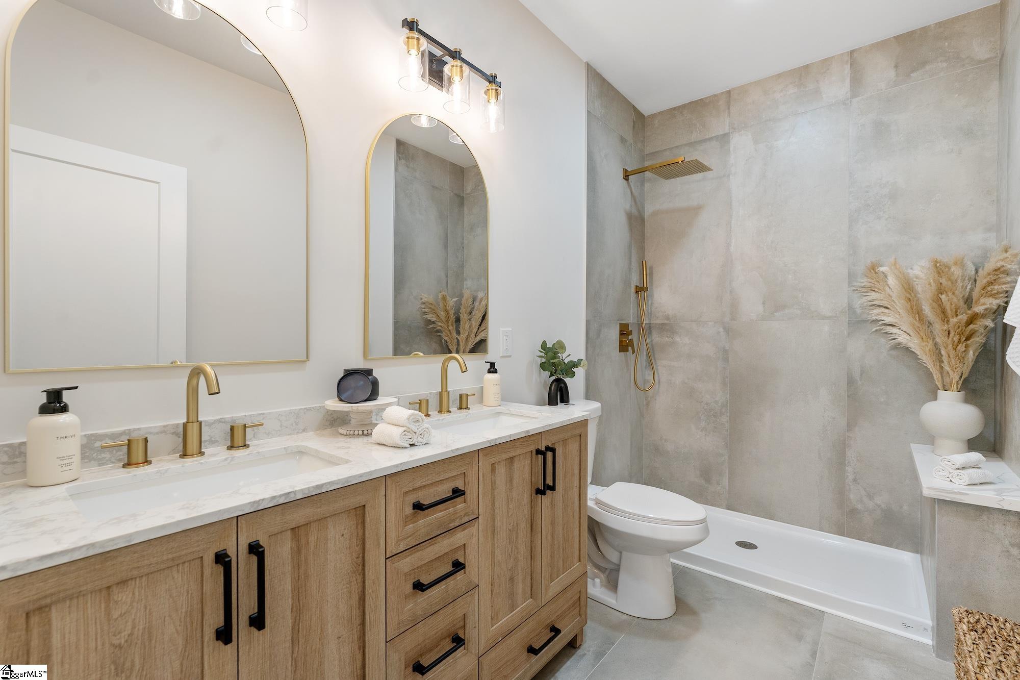 209 Bedford Forest Avenue Anderson, SC 29625