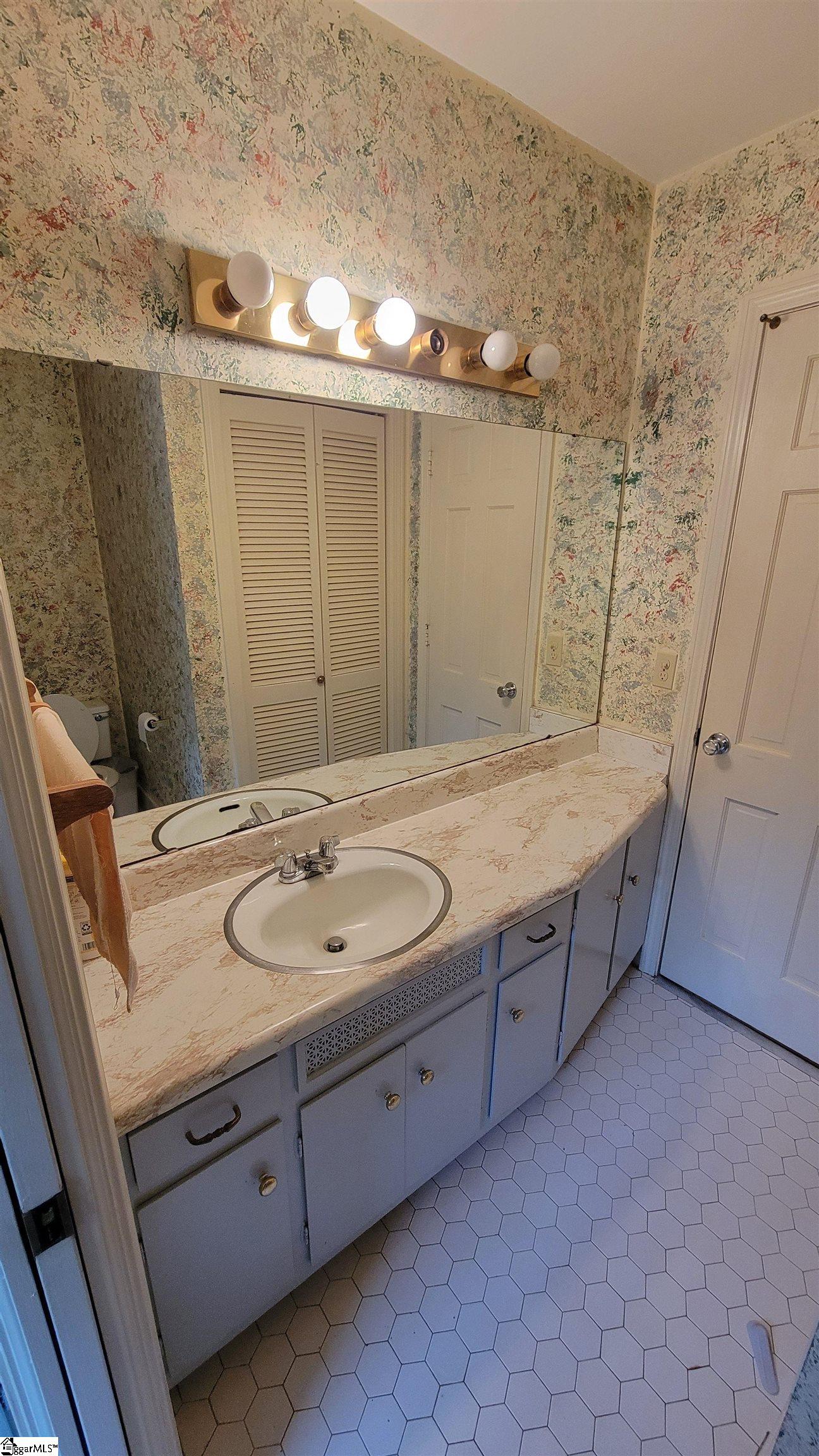 13 Sherevewood Drive Taylors, SC 29687
