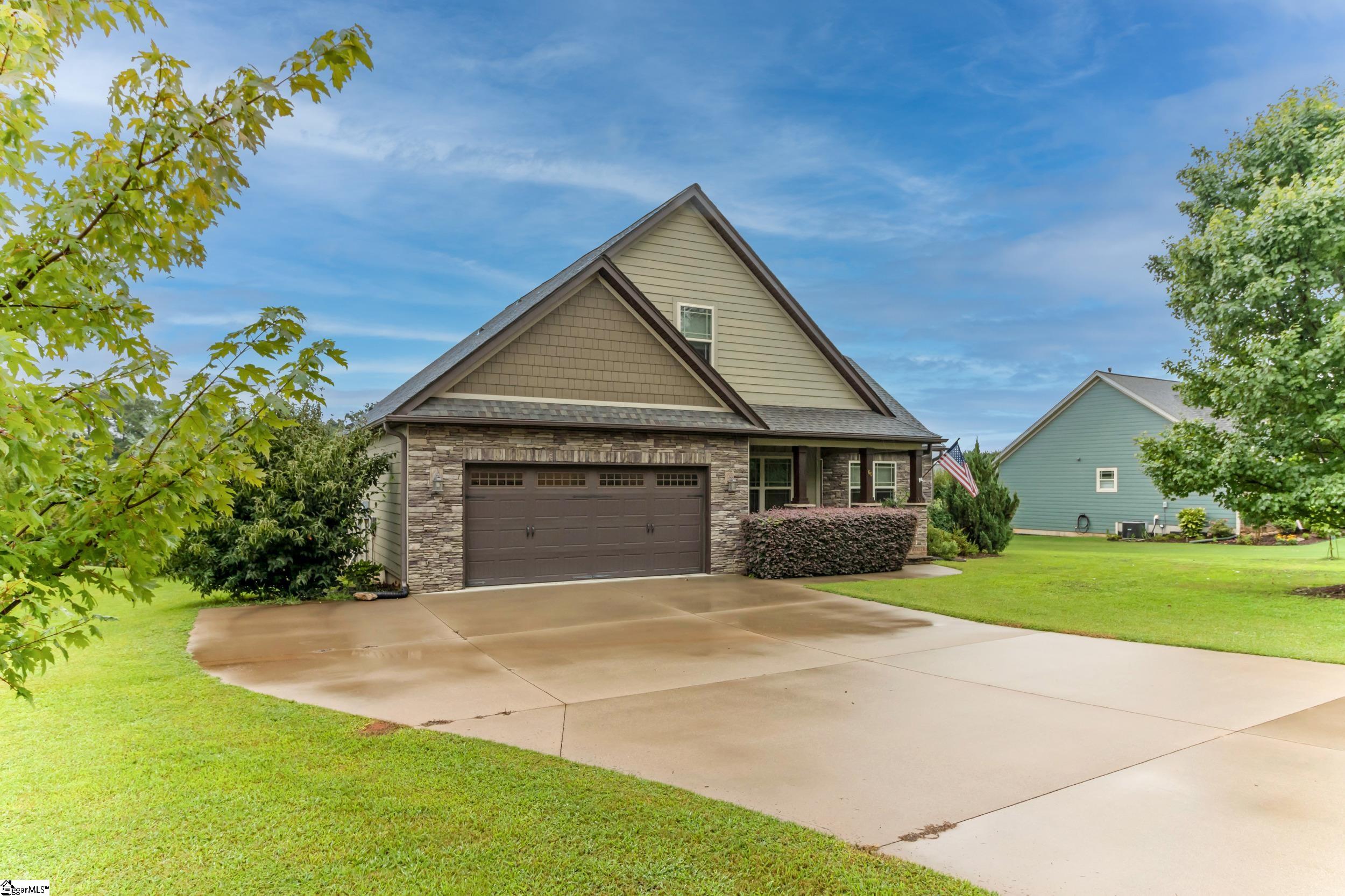 60 W Lakeview Drive Duncan, SC 29334-8201