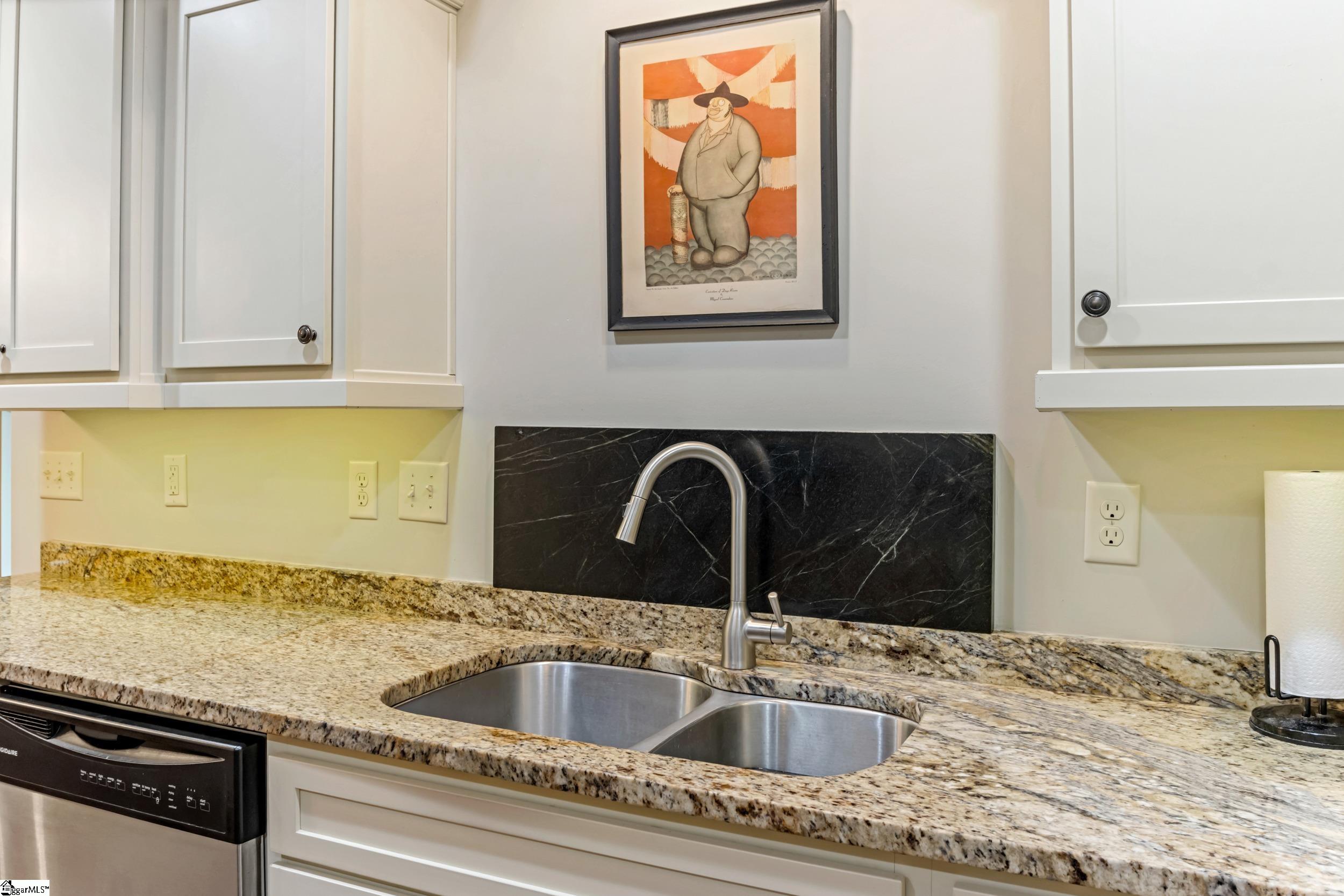 60 W Lakeview Drive Duncan, SC 29334-8201