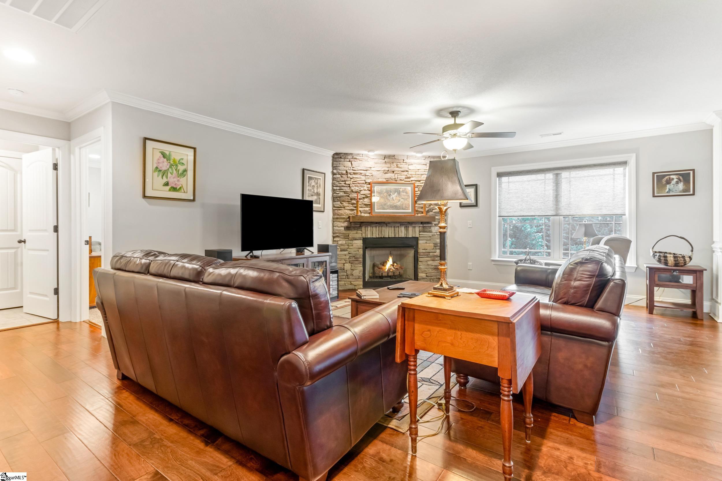 60 W Lakeview Drive Duncan, SC 29334-8201