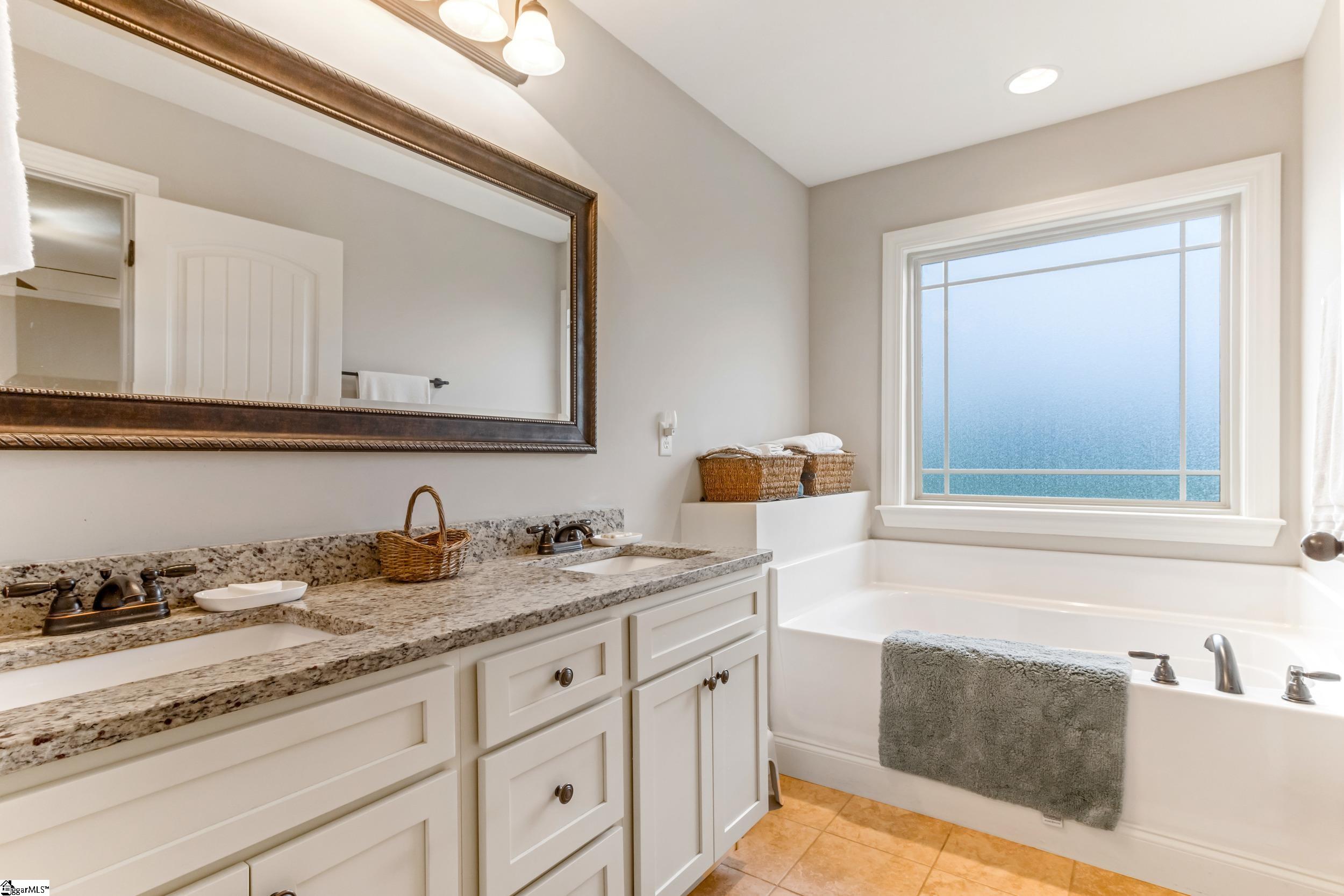 60 W Lakeview Drive Duncan, SC 29334-8201
