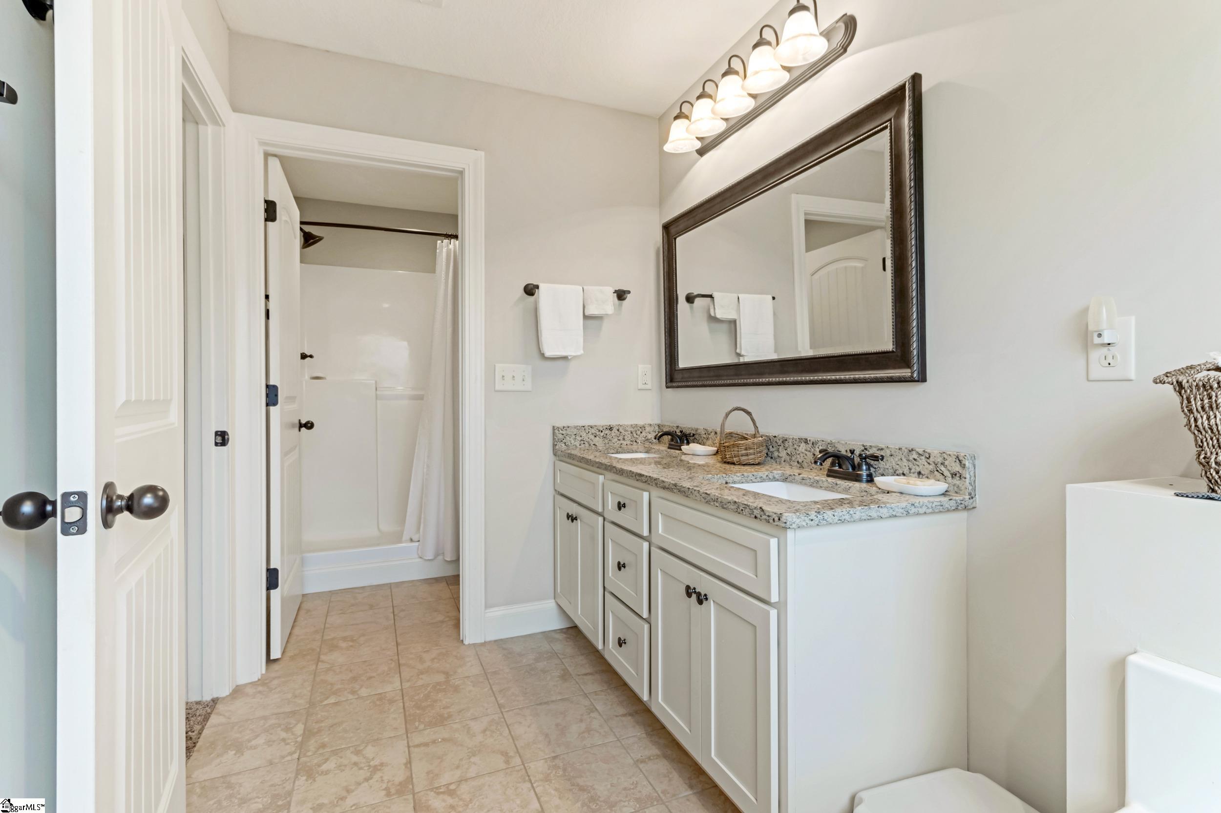 60 W Lakeview Drive Duncan, SC 29334-8201