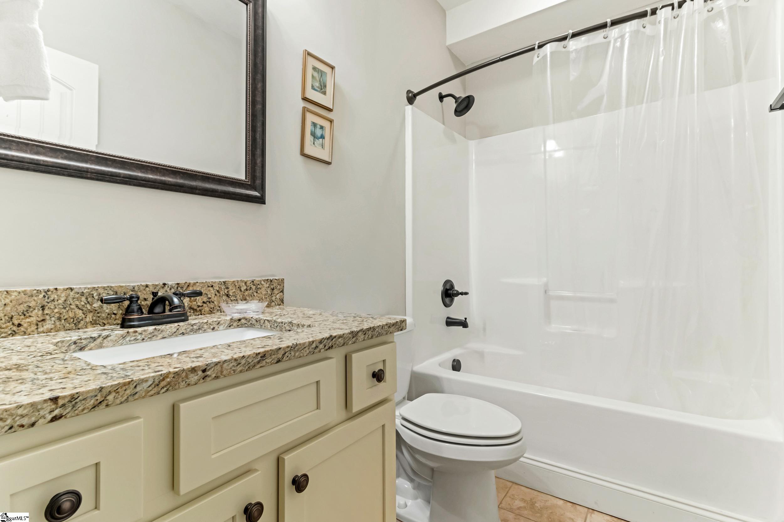 60 W Lakeview Drive Duncan, SC 29334-8201
