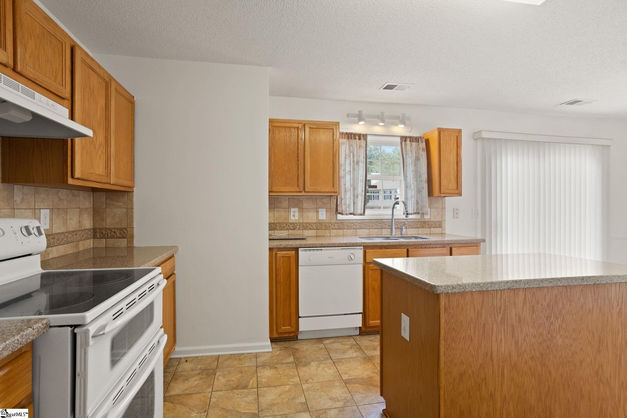 175 Bonnie Woods Drive Greenville, SC 28605