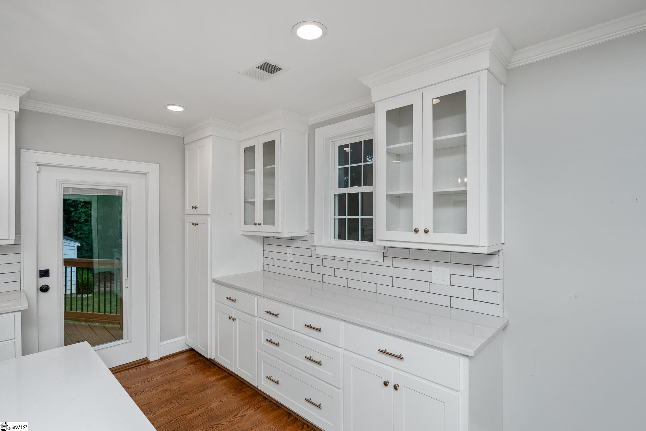 10 Long Hill Street Greenville, SC 29605