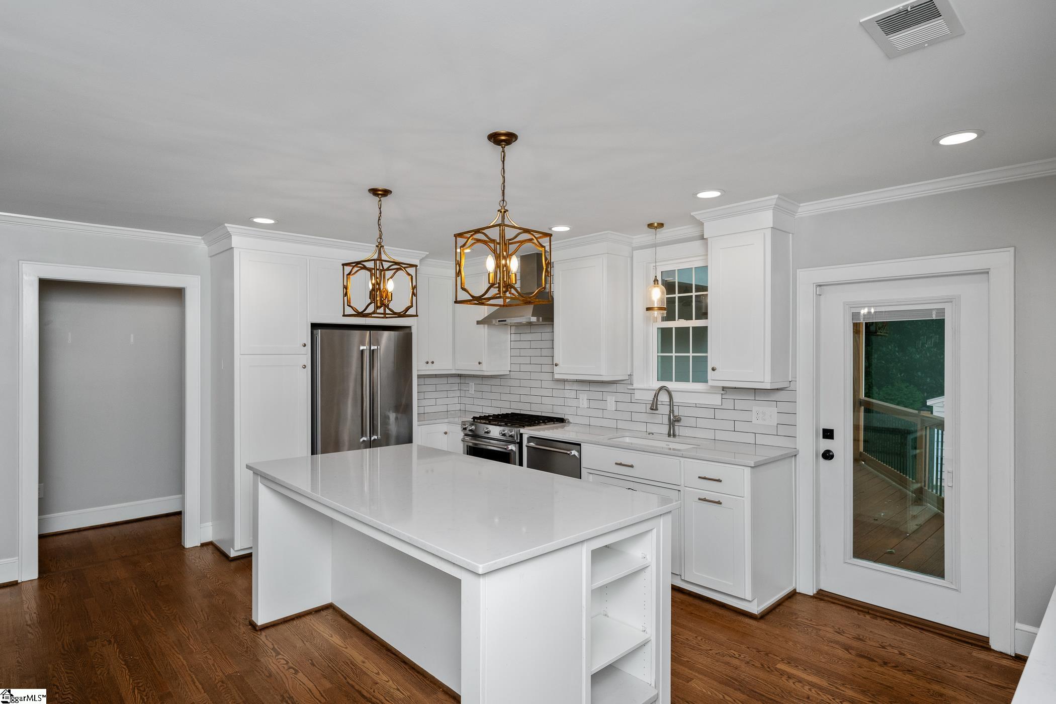 10 Long Hill Street Greenville, SC 29605