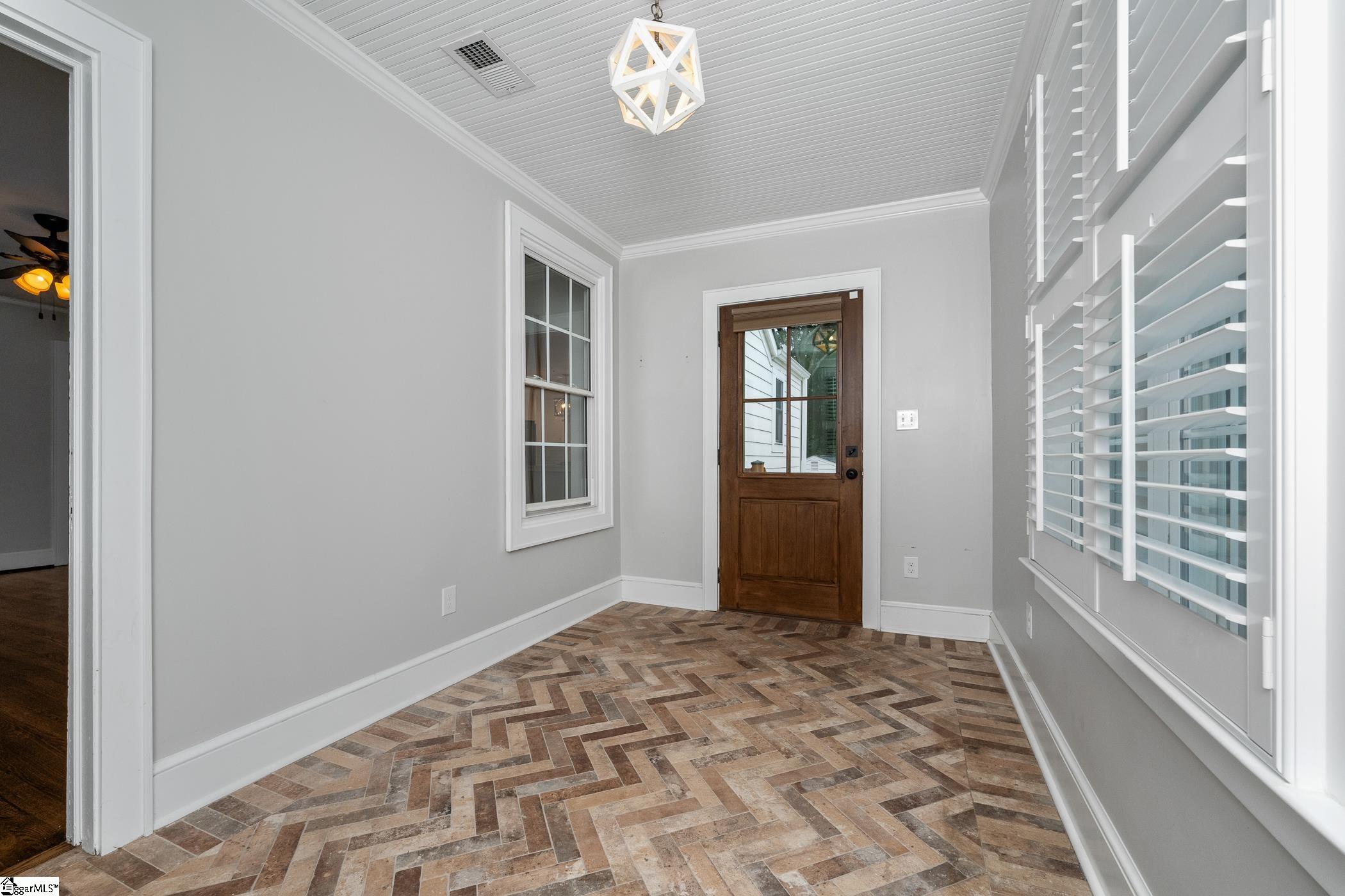 10 Long Hill Street Greenville, SC 29605