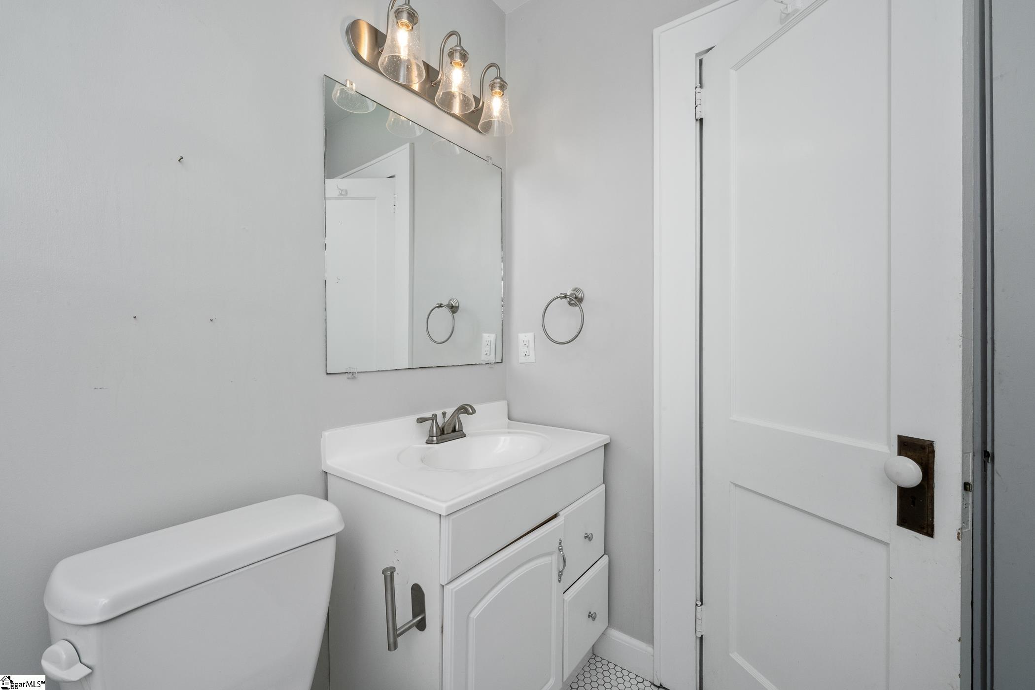 10 Long Hill Street Greenville, SC 29605