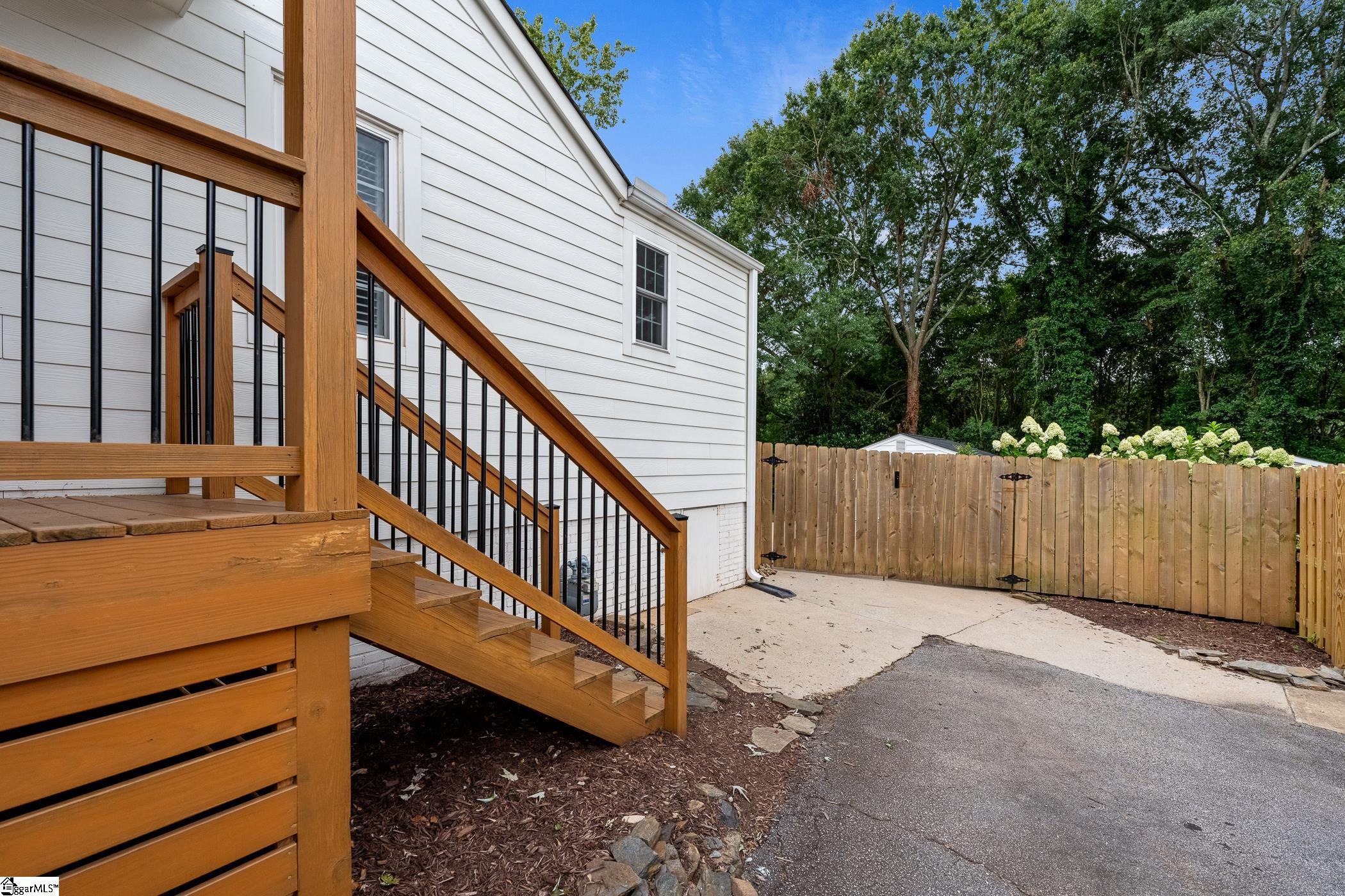 10 Long Hill Street Greenville, SC 29605