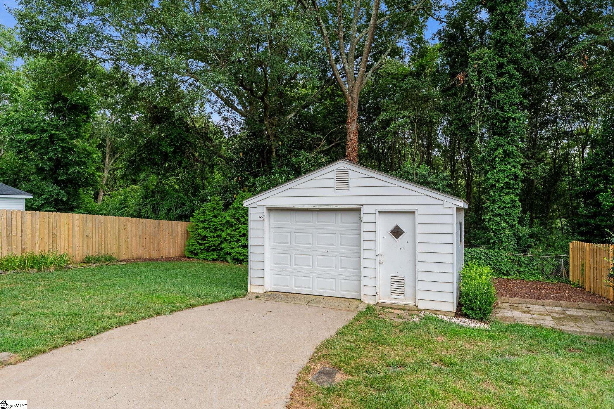 10 Long Hill Street Greenville, SC 29605