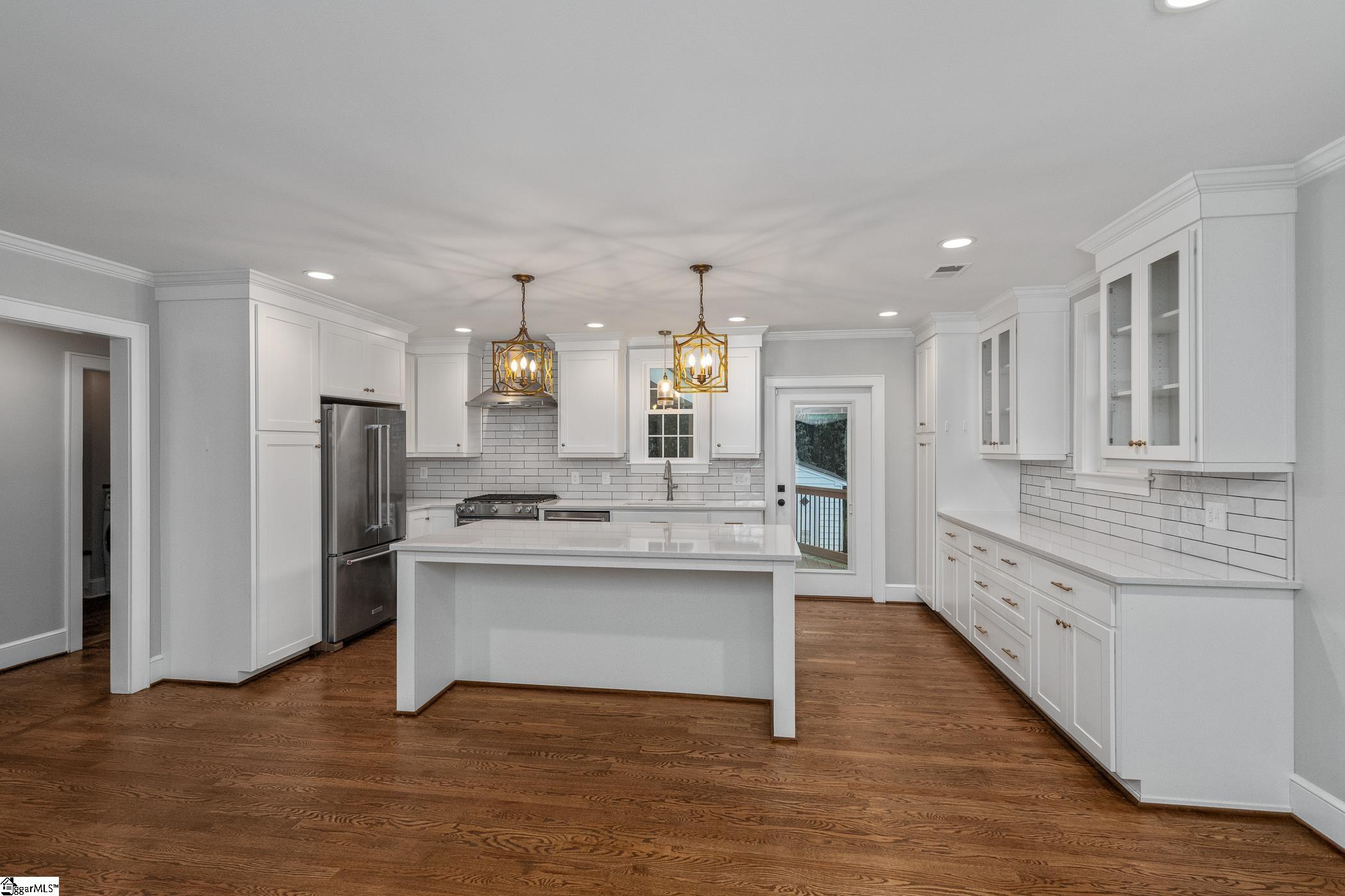 10 Long Hill Street Greenville, SC 29605