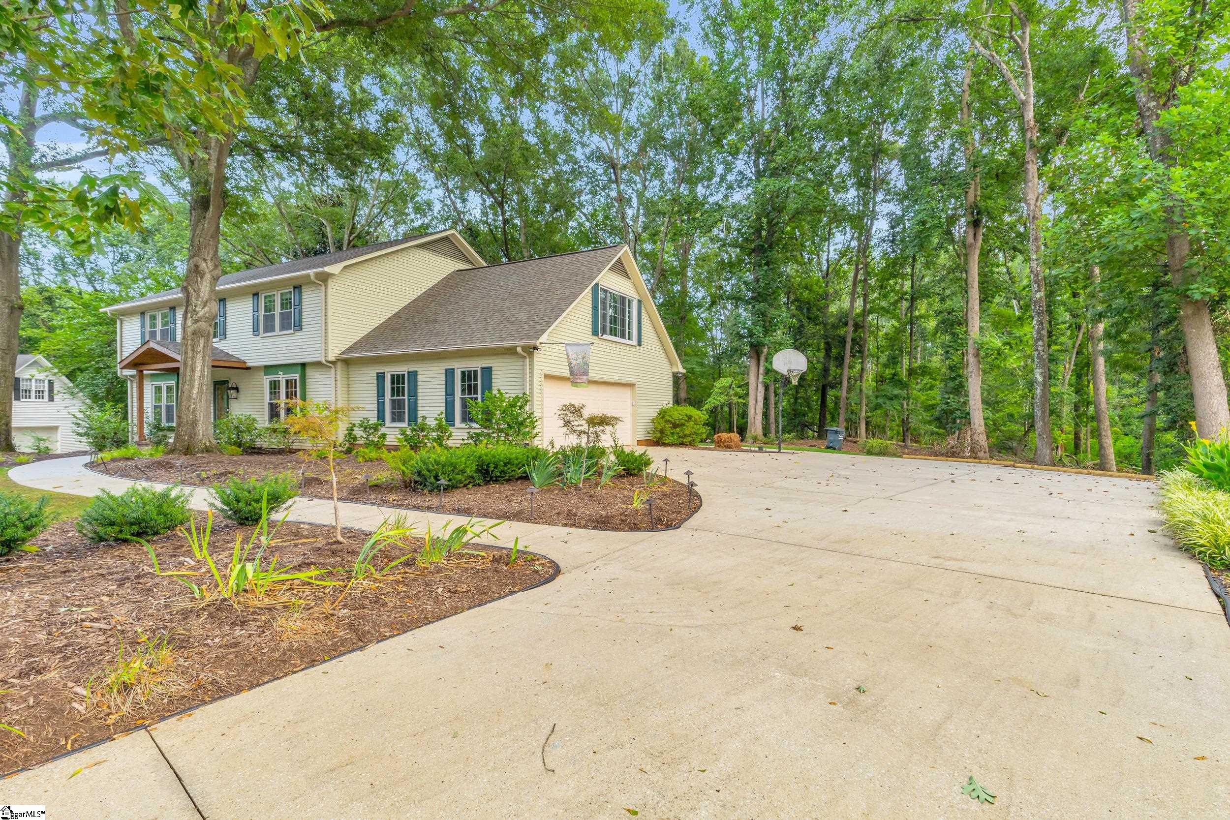 109 Red Oak Court Simpsonville, SC 29681