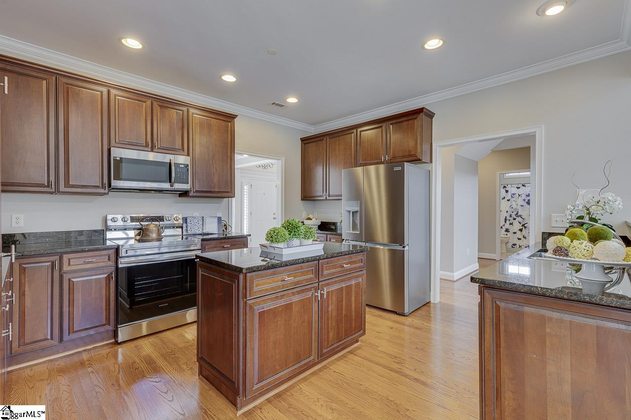 6 Pond Bluff Lane Greenville, SC 29607