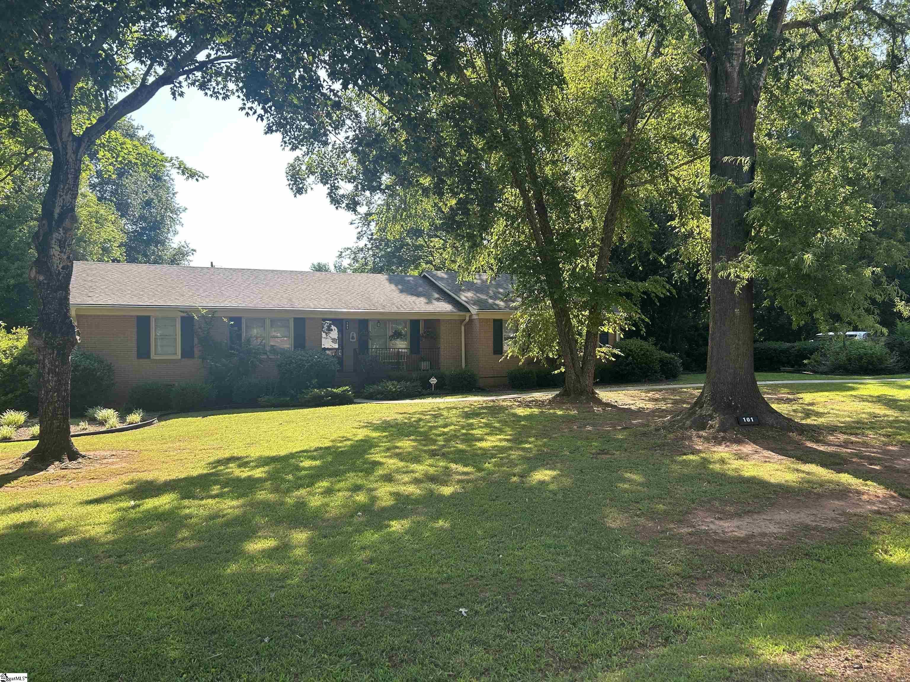 101 Sumter Street Clinton, SC 29325