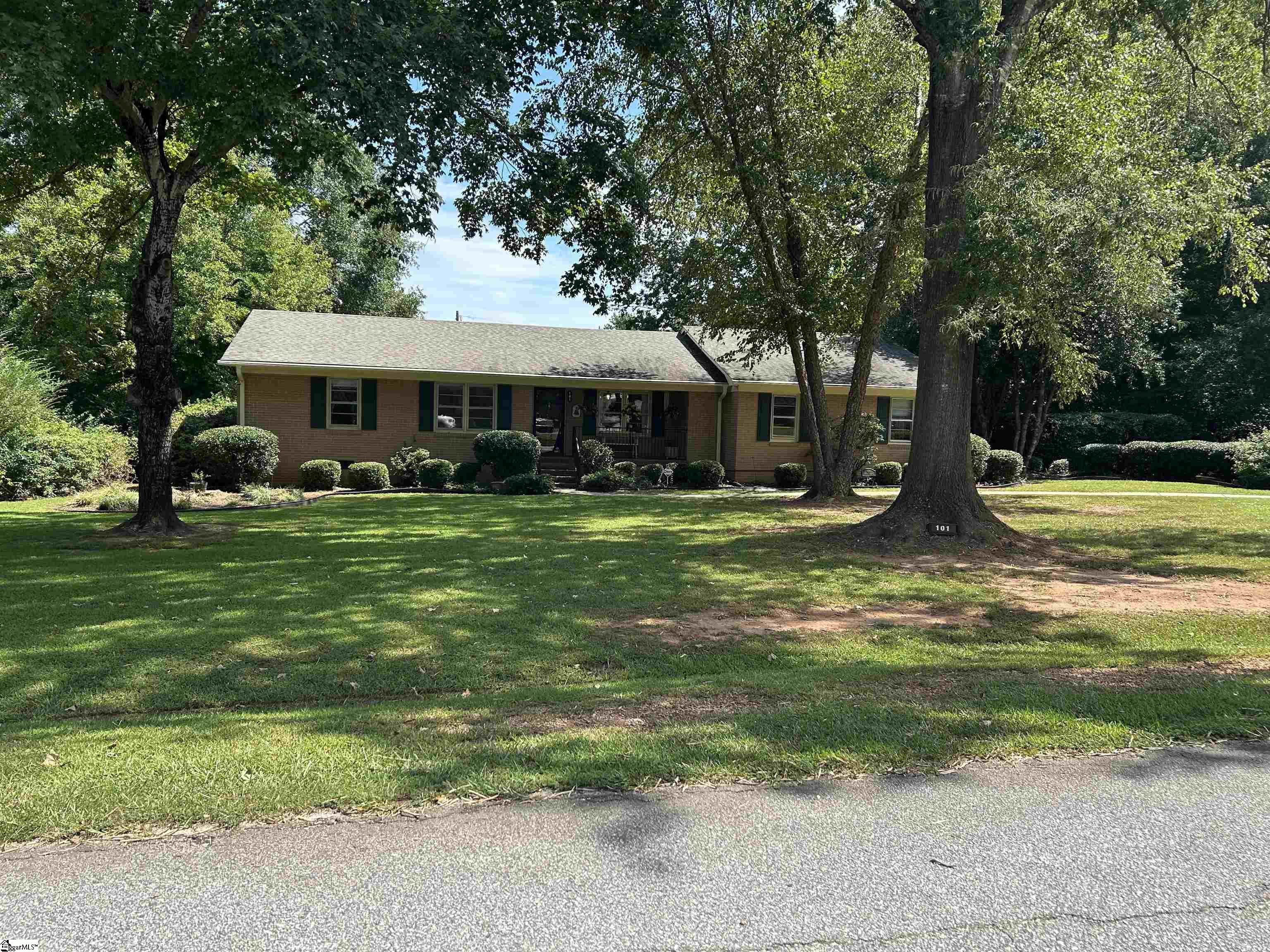 101 Sumter Street Clinton, SC 29325