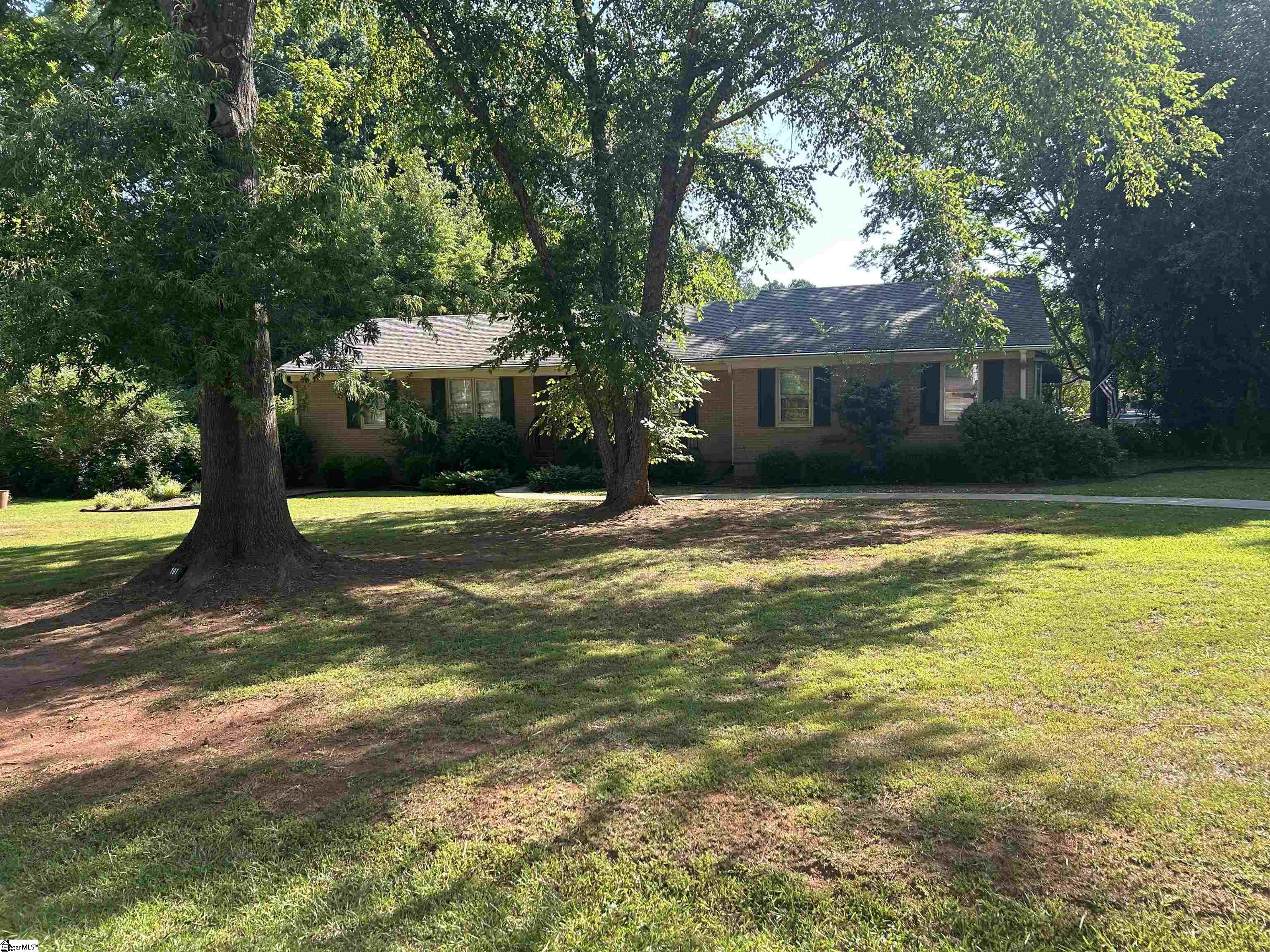 101 Sumter Street Clinton, SC 29325