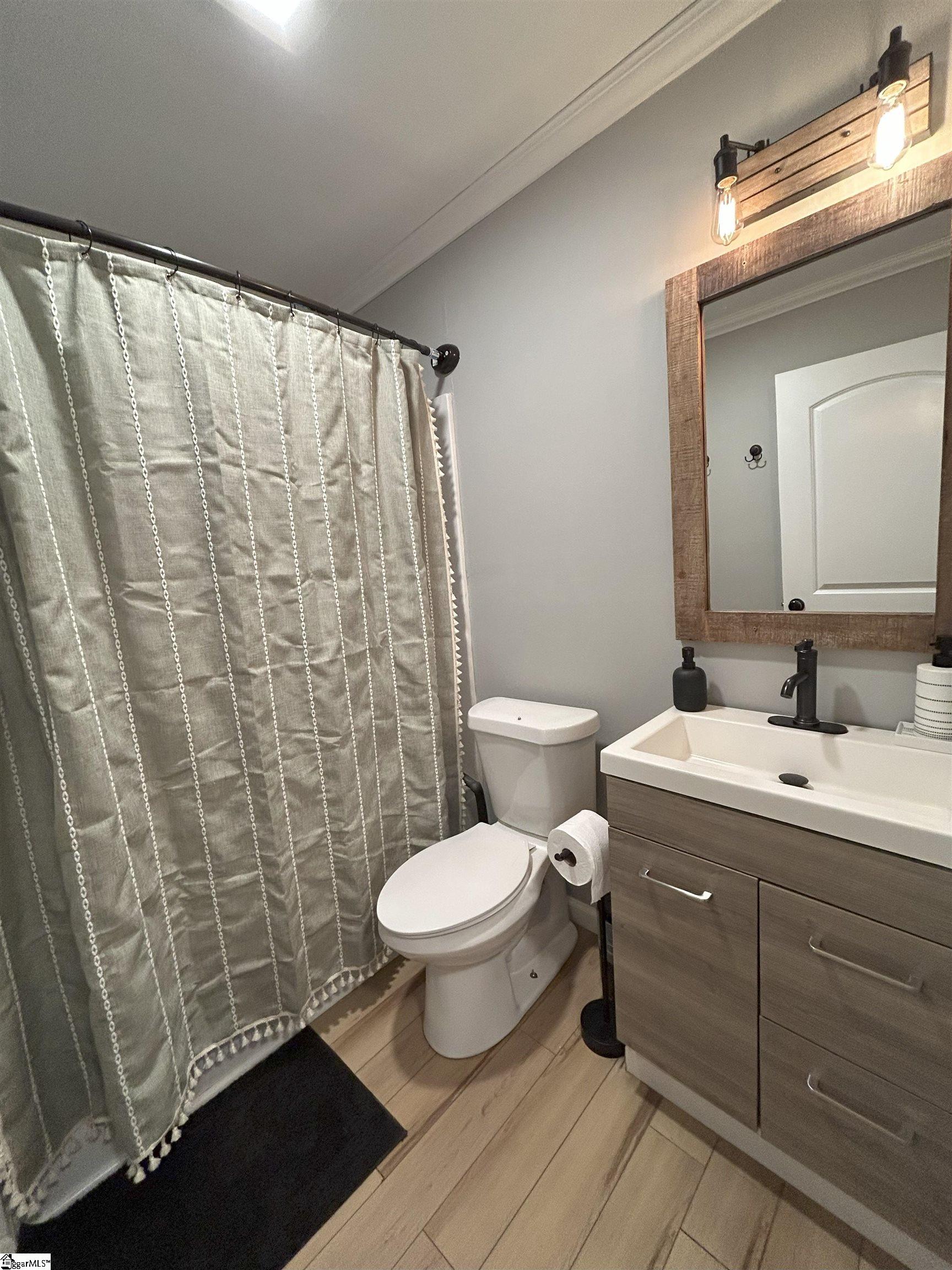 15 Piedmont Avenue Greenville, SC 29611