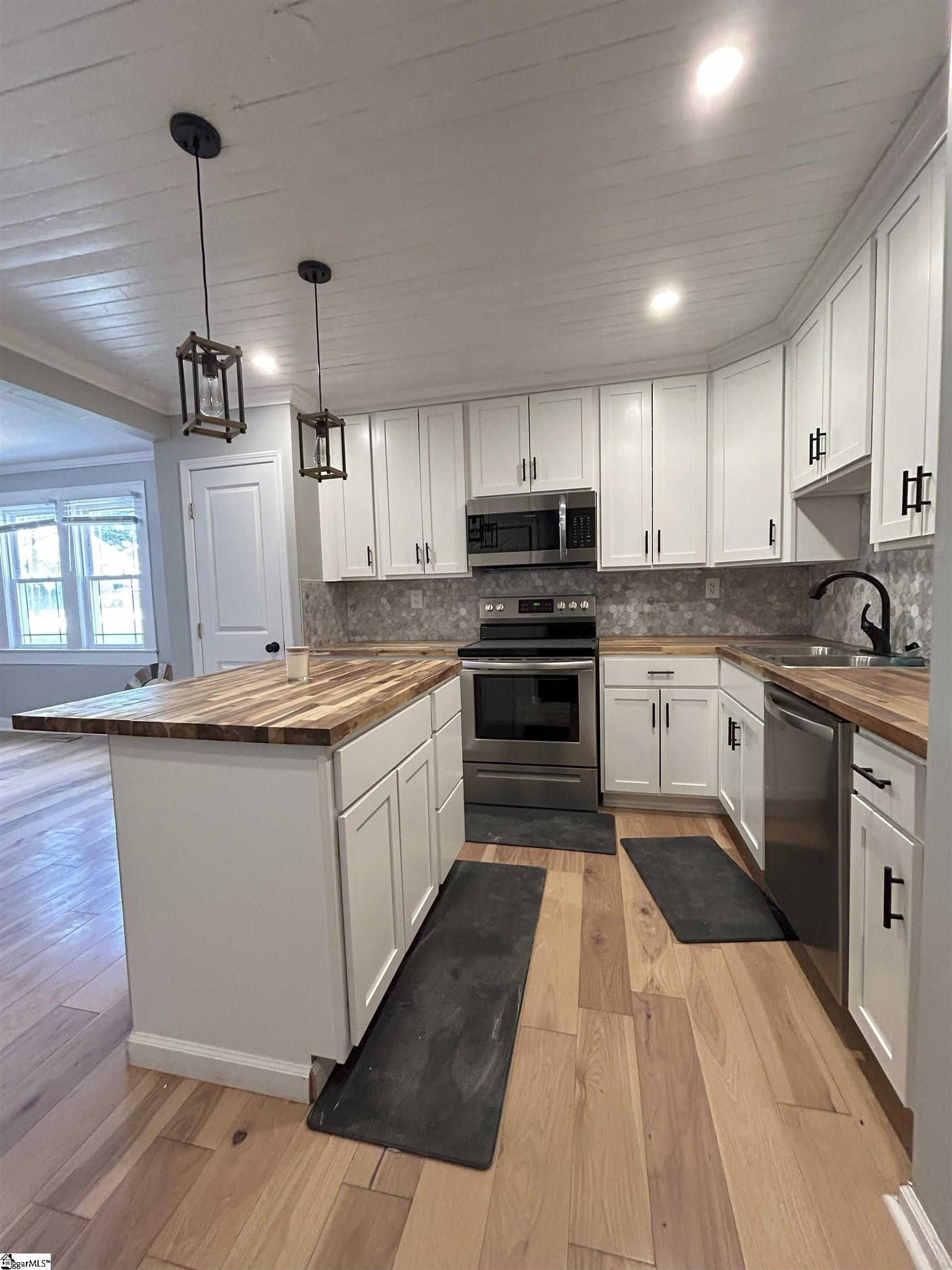 15 Piedmont Avenue Greenville, SC 29611