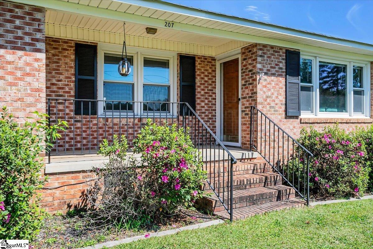 207 Lynn Avenue Laurens, SC 29360