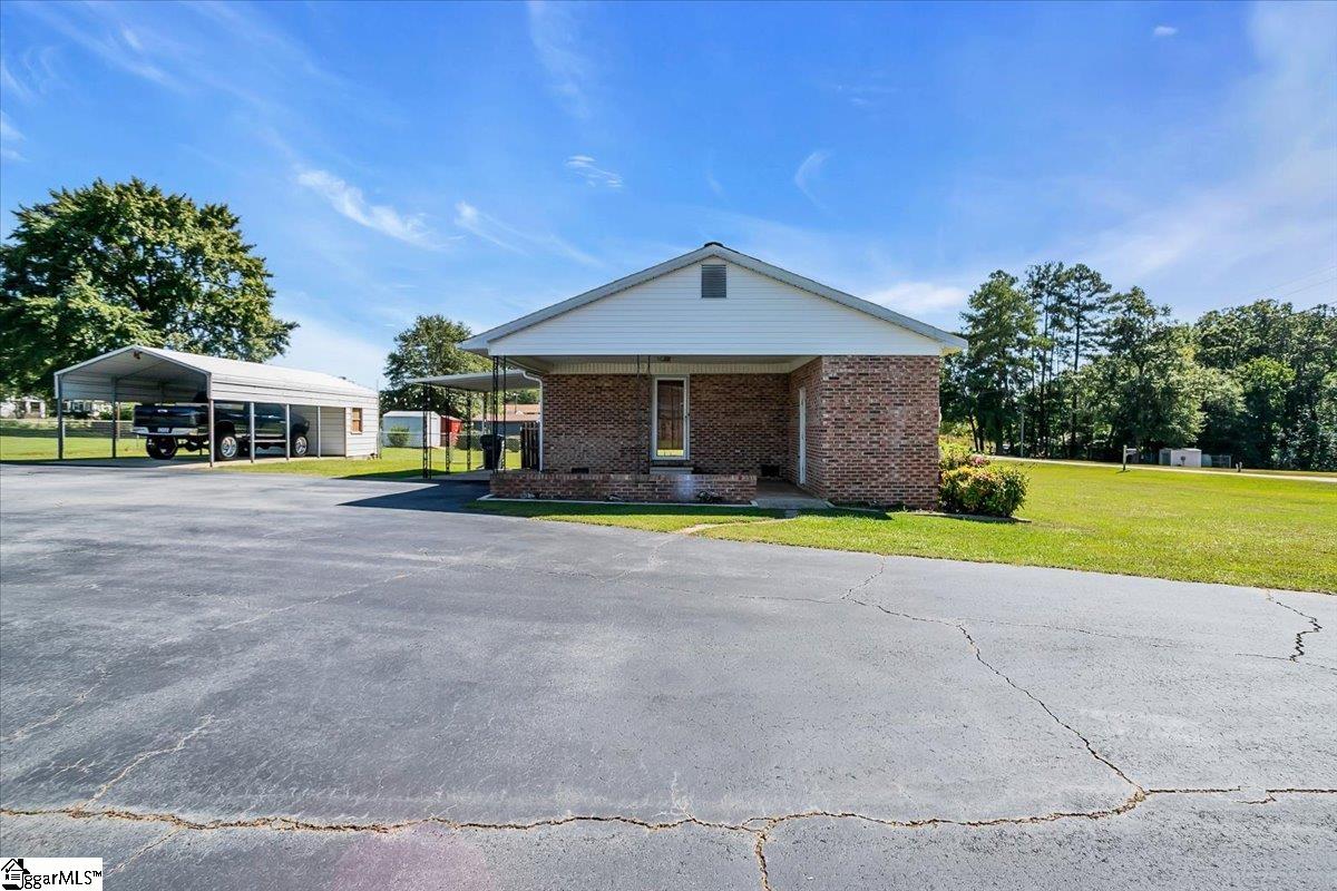 207 Lynn Avenue Laurens, SC 29360