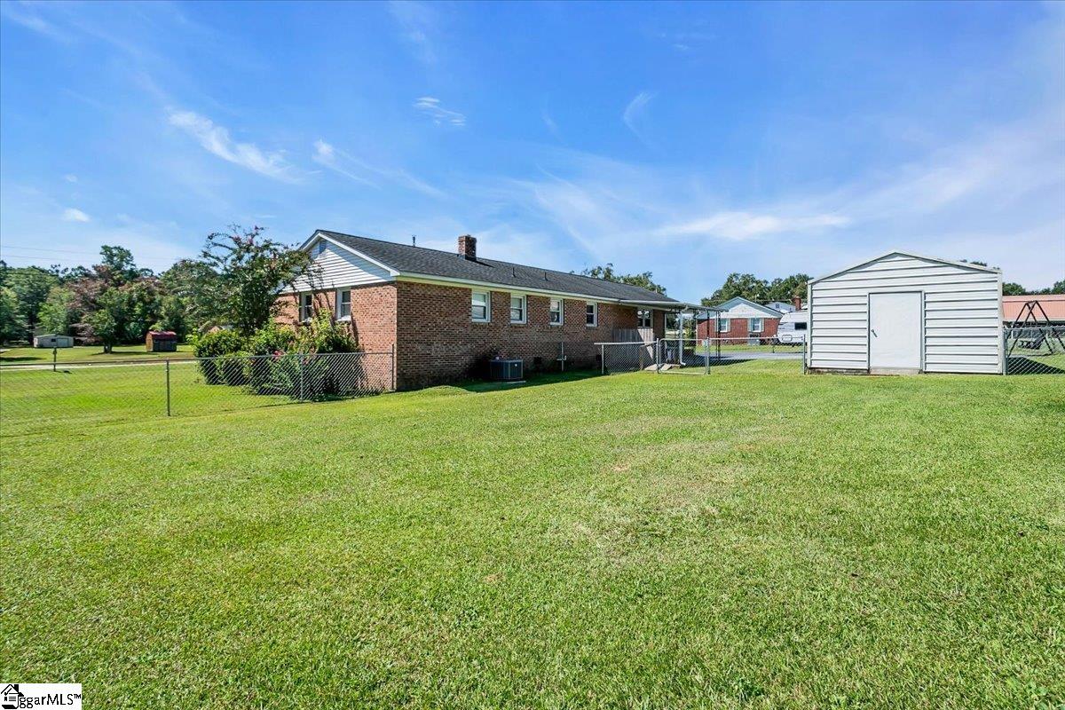 207 Lynn Avenue Laurens, SC 29360