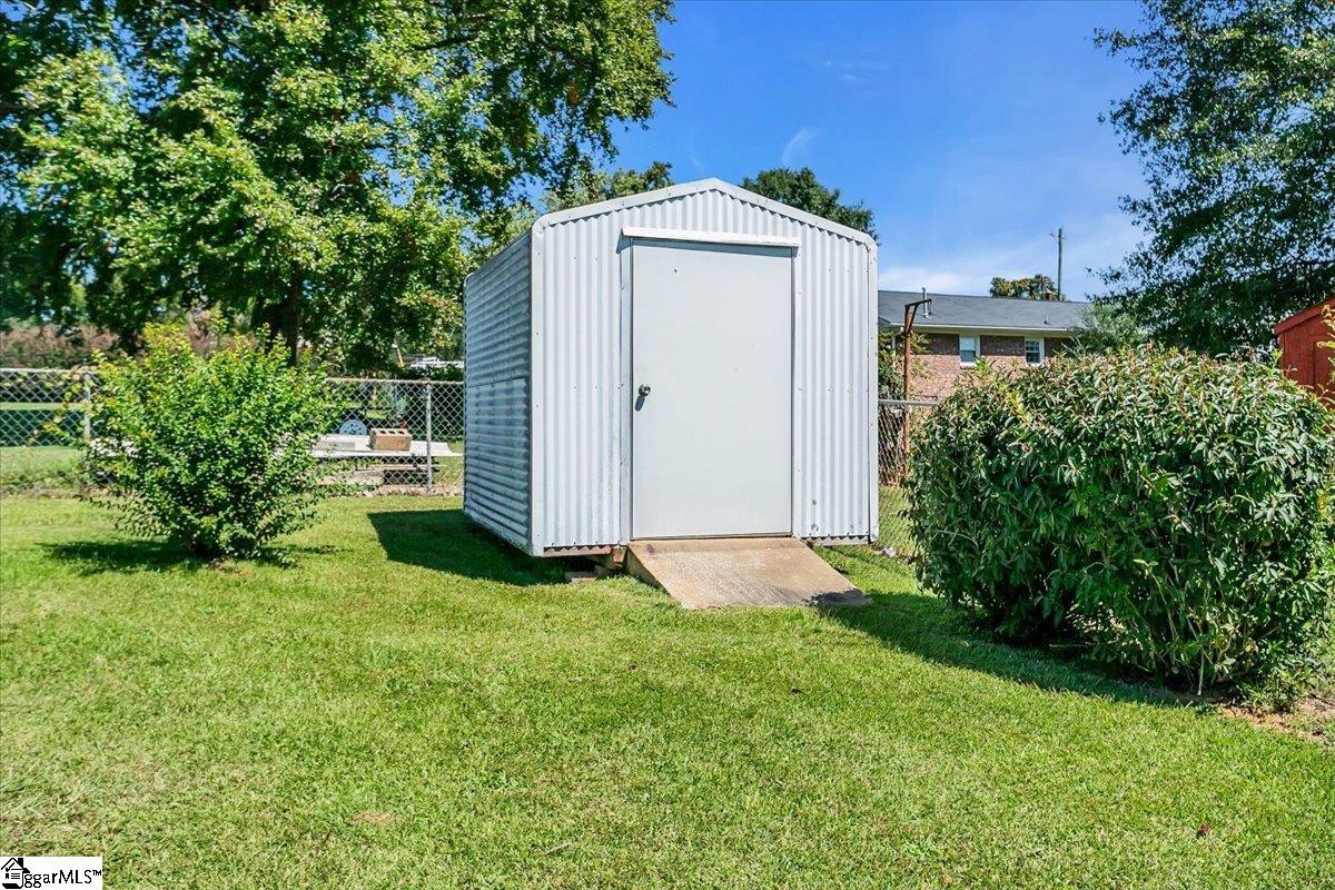 207 Lynn Avenue Laurens, SC 29360